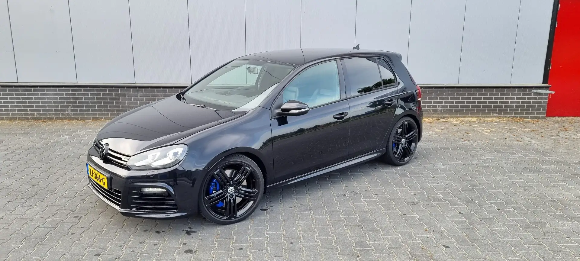 Volkswagen Golf 2.0 R20 4-Motion DSG Zwart - 1