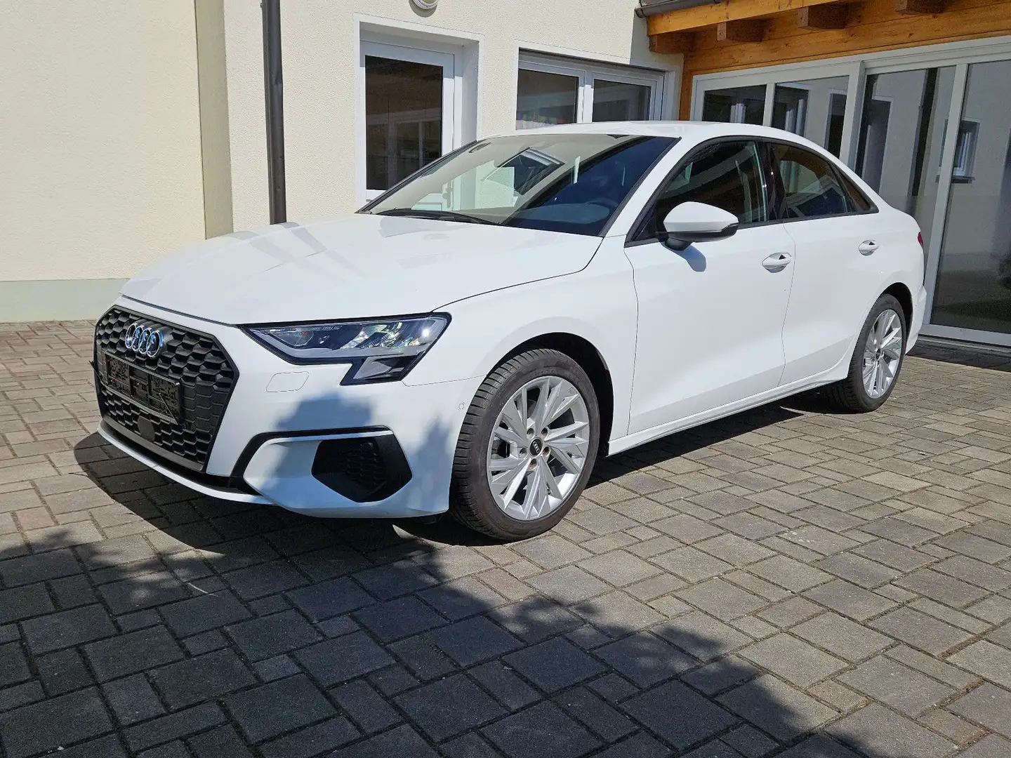 Audi A3 Lim 35 TFSI Leder Sports. AHK Navi 17´Alu Weiß - 1