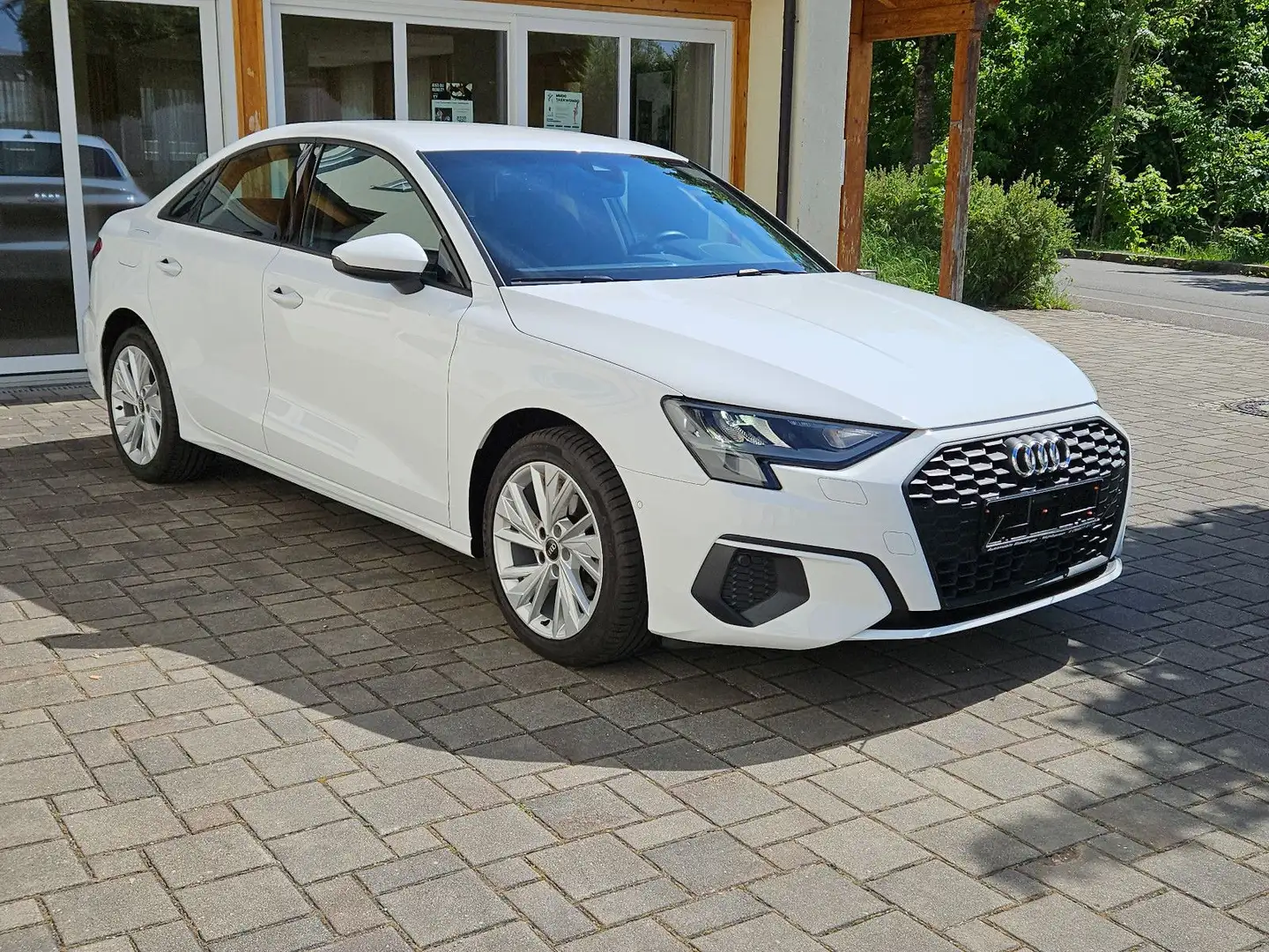 Audi A3 Lim 35 TFSI Leder Sports. AHK Navi 17´Alu Weiß - 2
