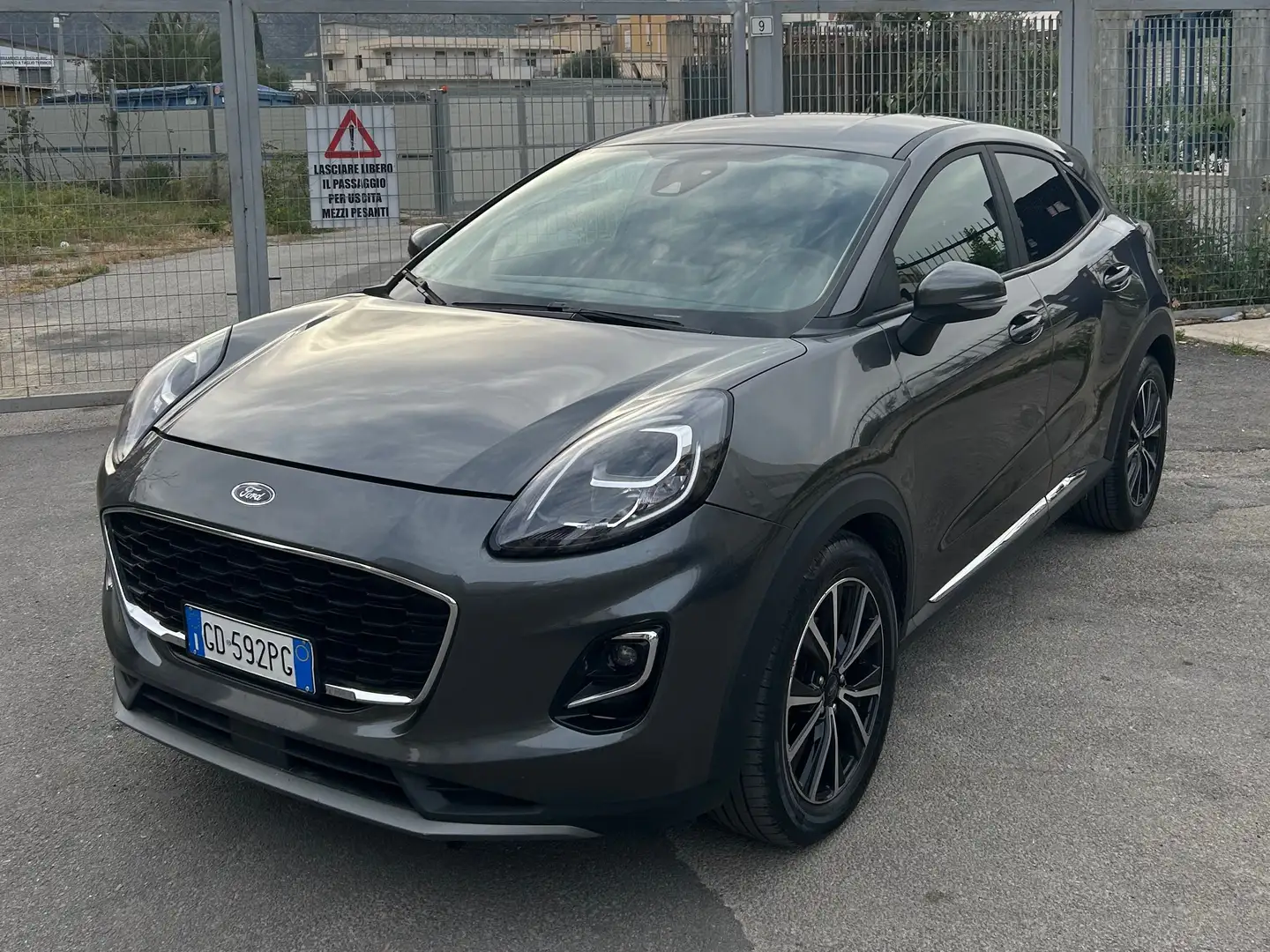 Ford Puma Puma II 2021 1.0 Ecoboost Hybrid Titanium Grigio - 2