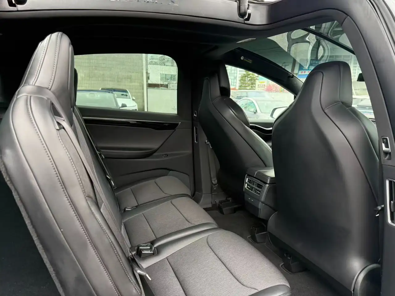 Tesla Model X снимка Tesla Model X