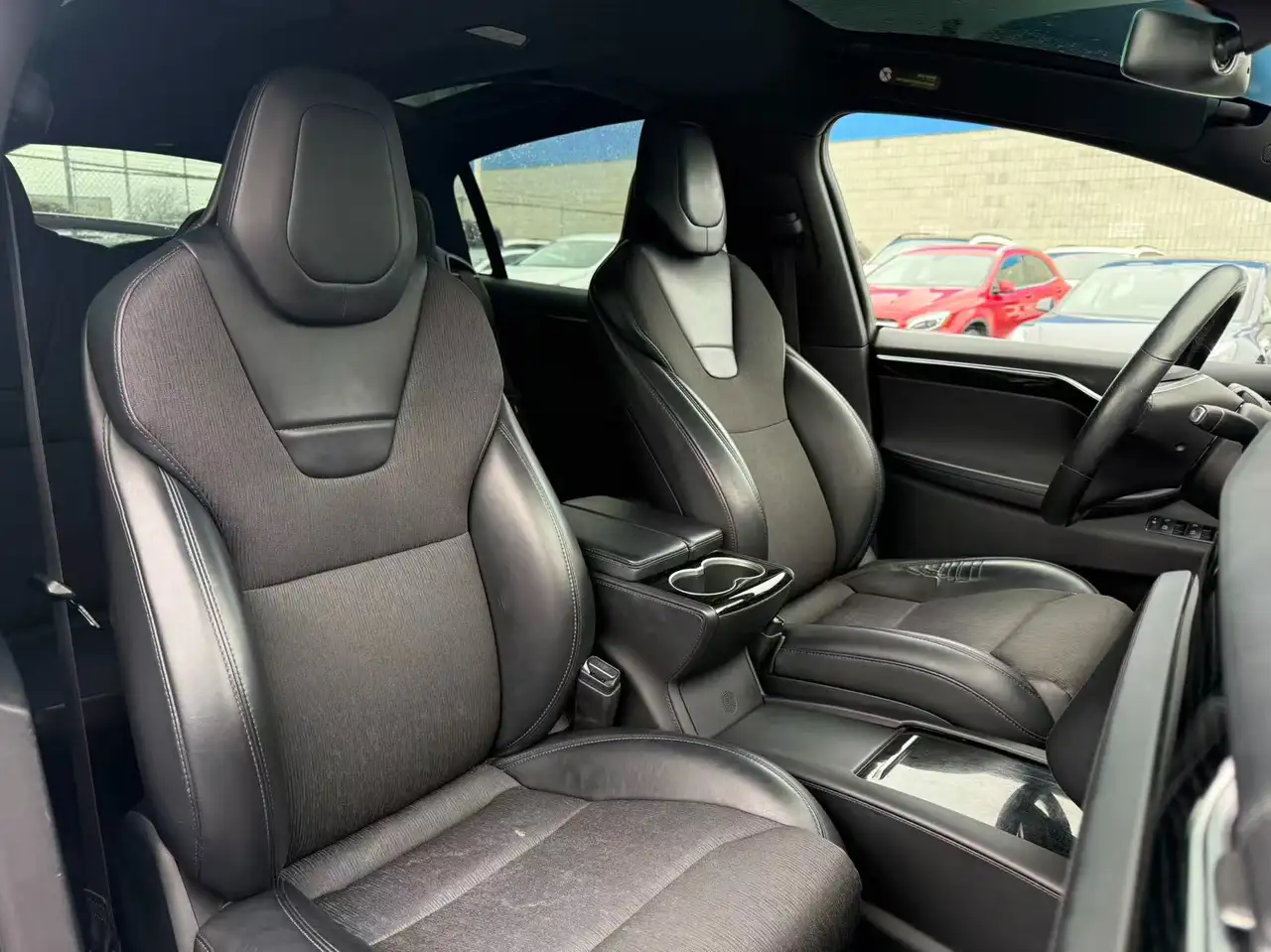 Tesla Model X снимка Tesla Model X