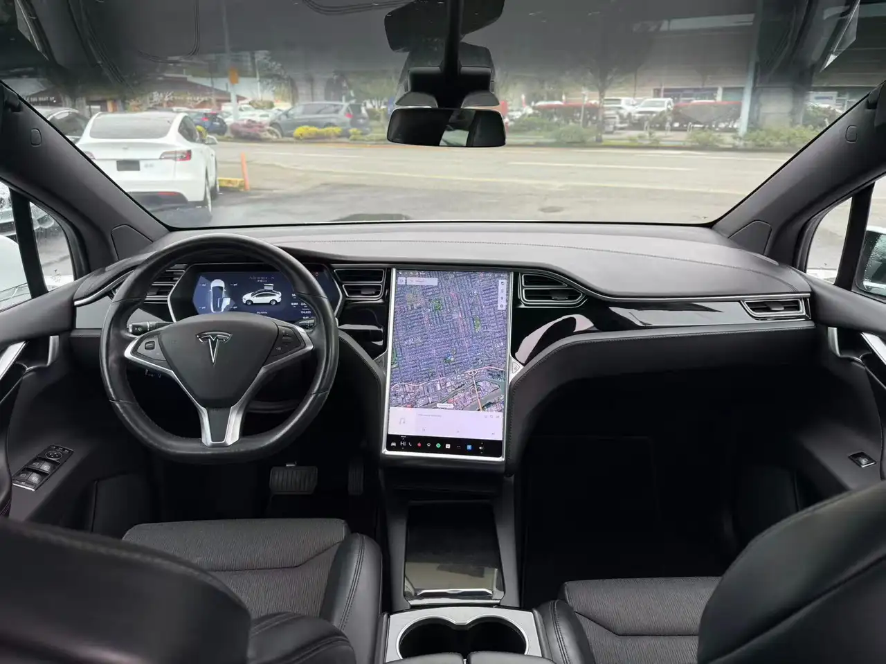 Tesla Model X снимка Tesla Model X