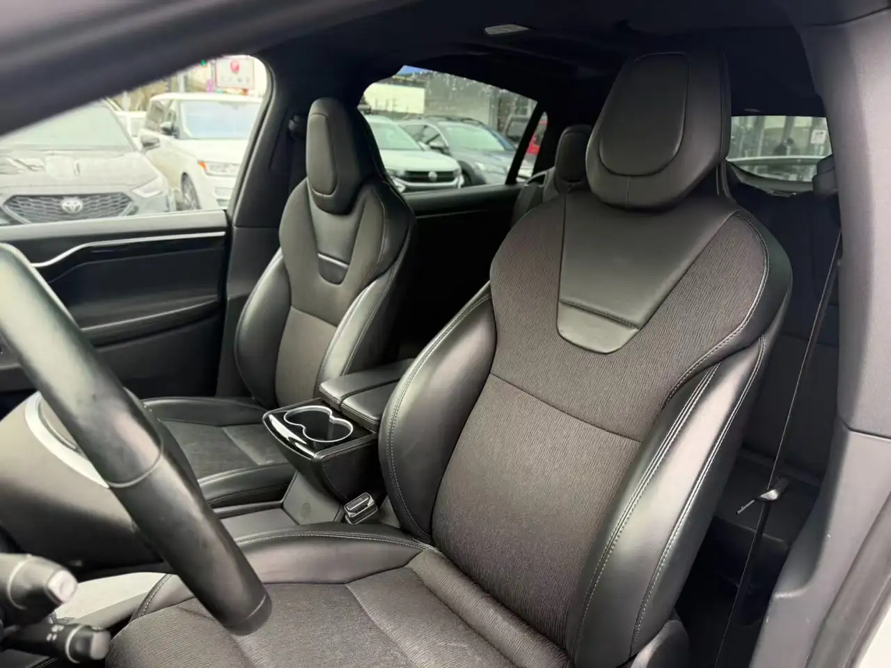 Tesla Model X снимка Tesla Model X