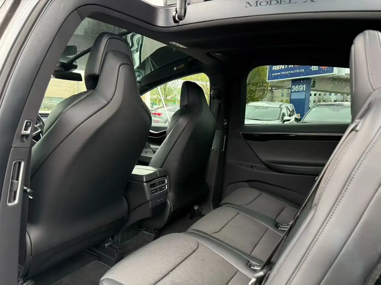 Tesla Model X снимка Tesla Model X