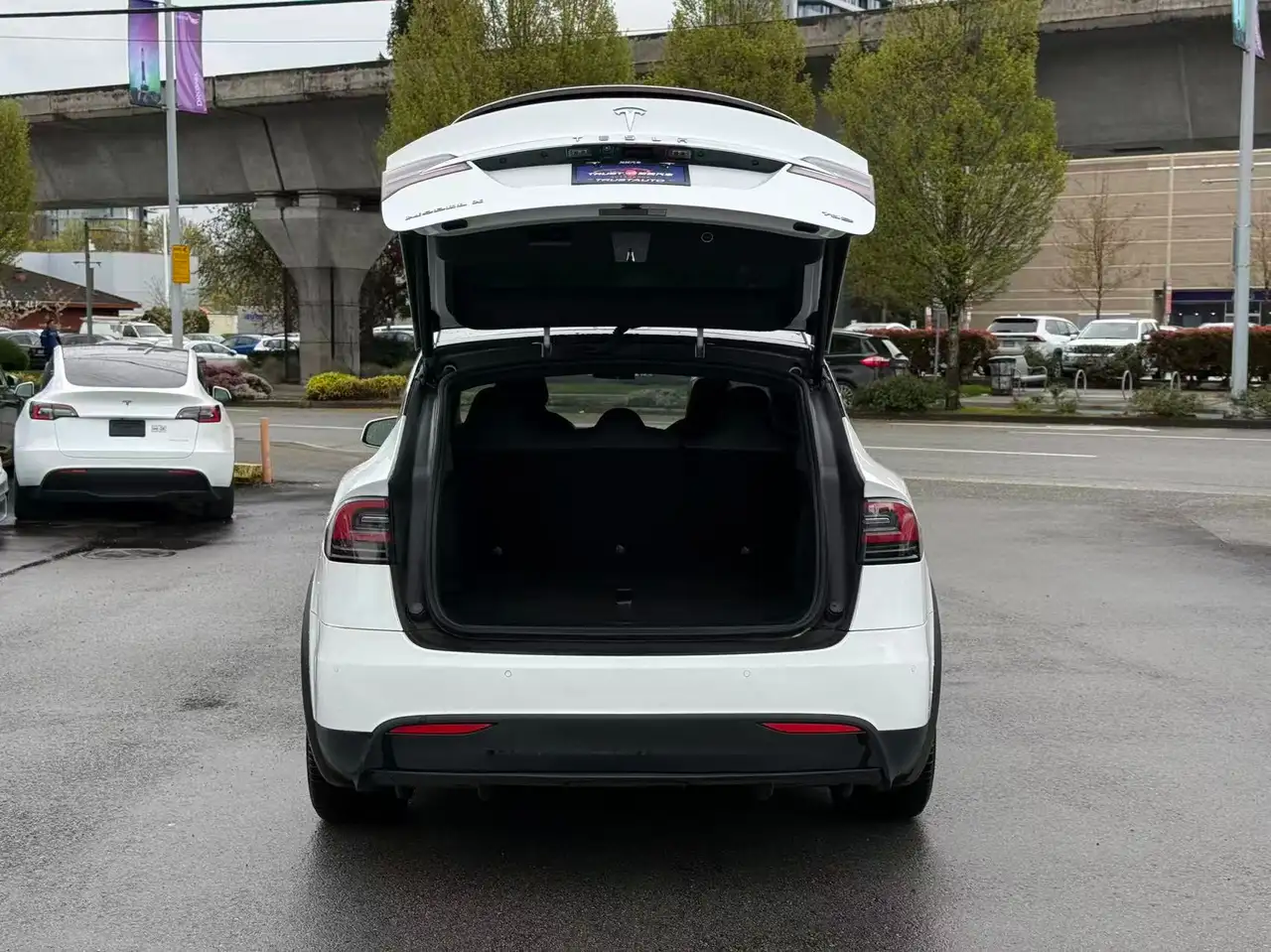 Tesla Model X снимка Tesla Model X