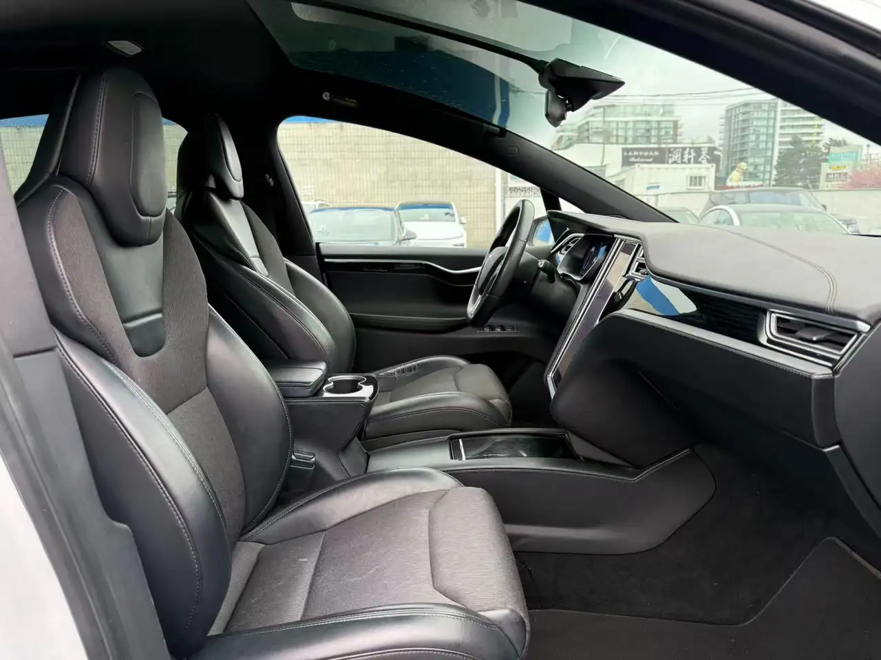 Tesla Model X снимка Tesla Model X