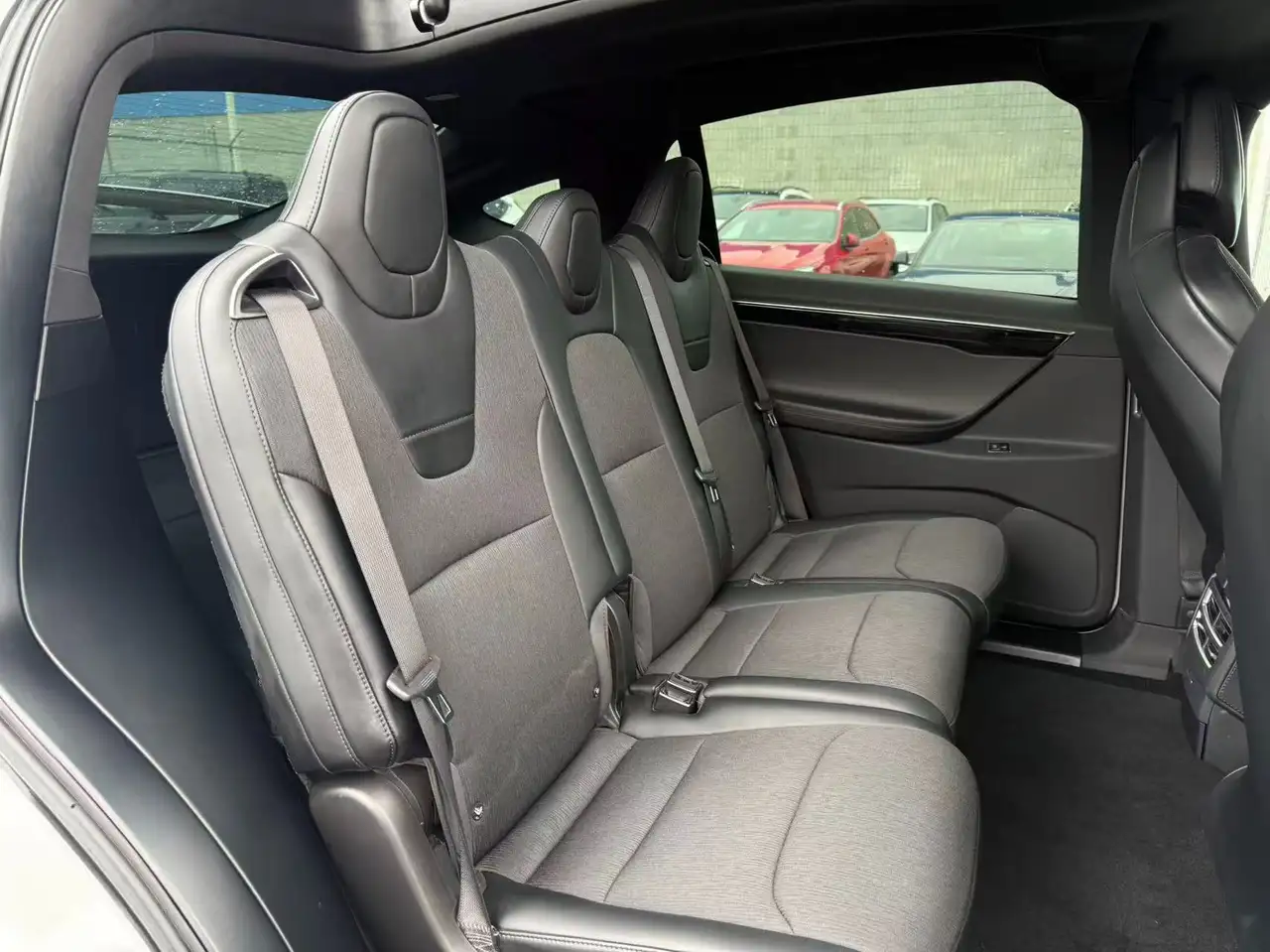 Tesla Model X снимка Tesla Model X