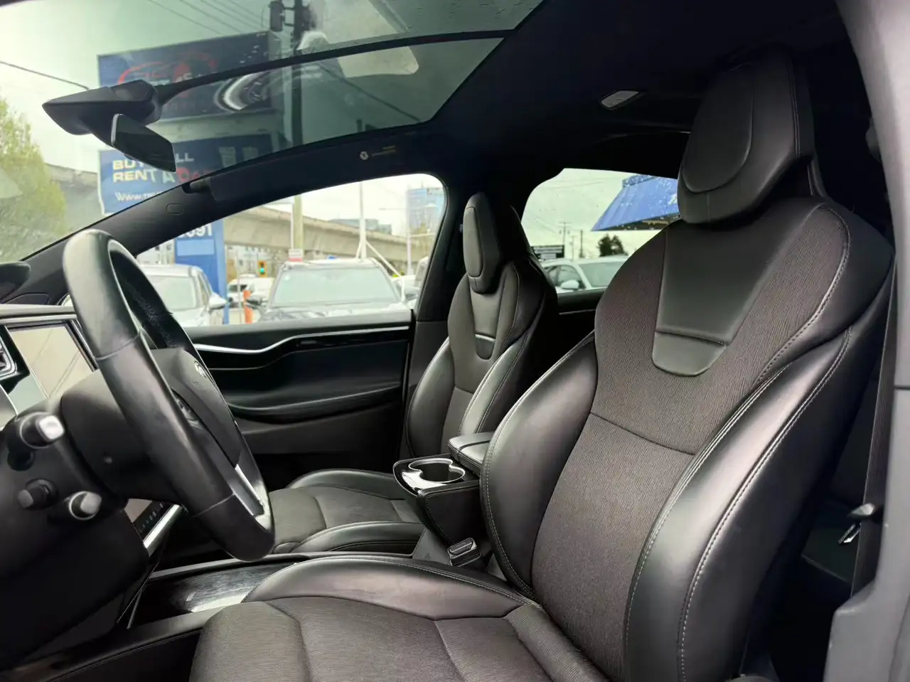 Tesla Model X снимка Tesla Model X