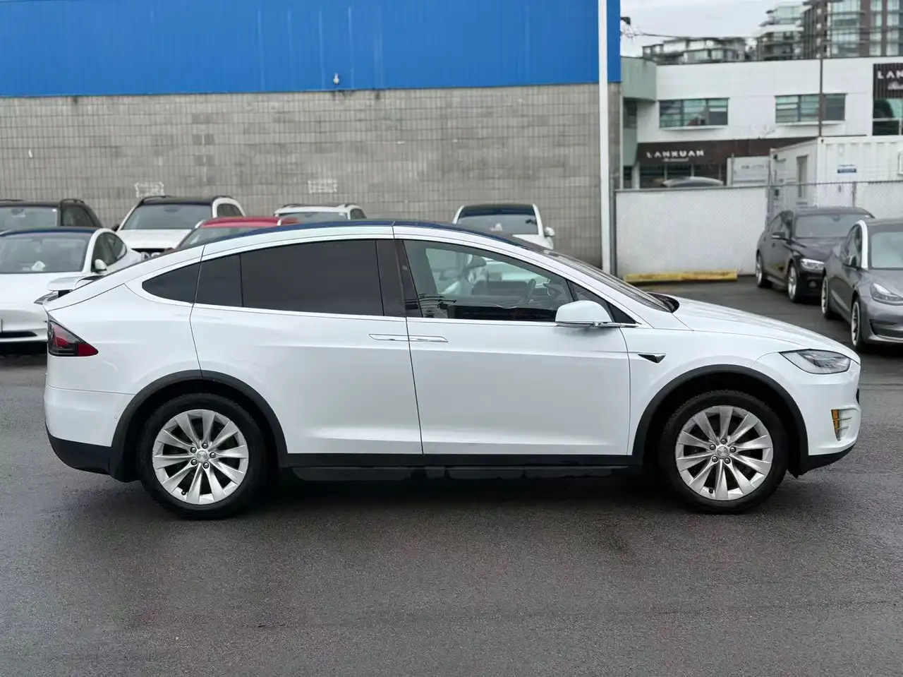 Tesla Model X снимка Tesla Model X
