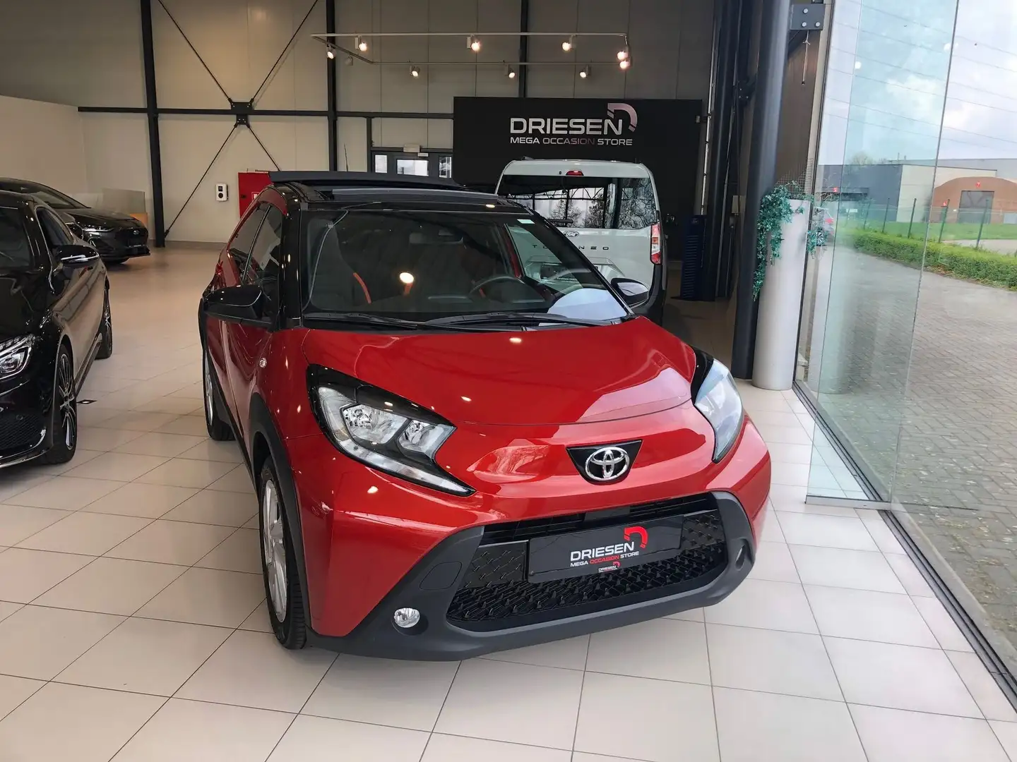 Toyota Aygo X VVT-i Air Pulse   BIJ DRIESEN IN BREE     089/461 - 1