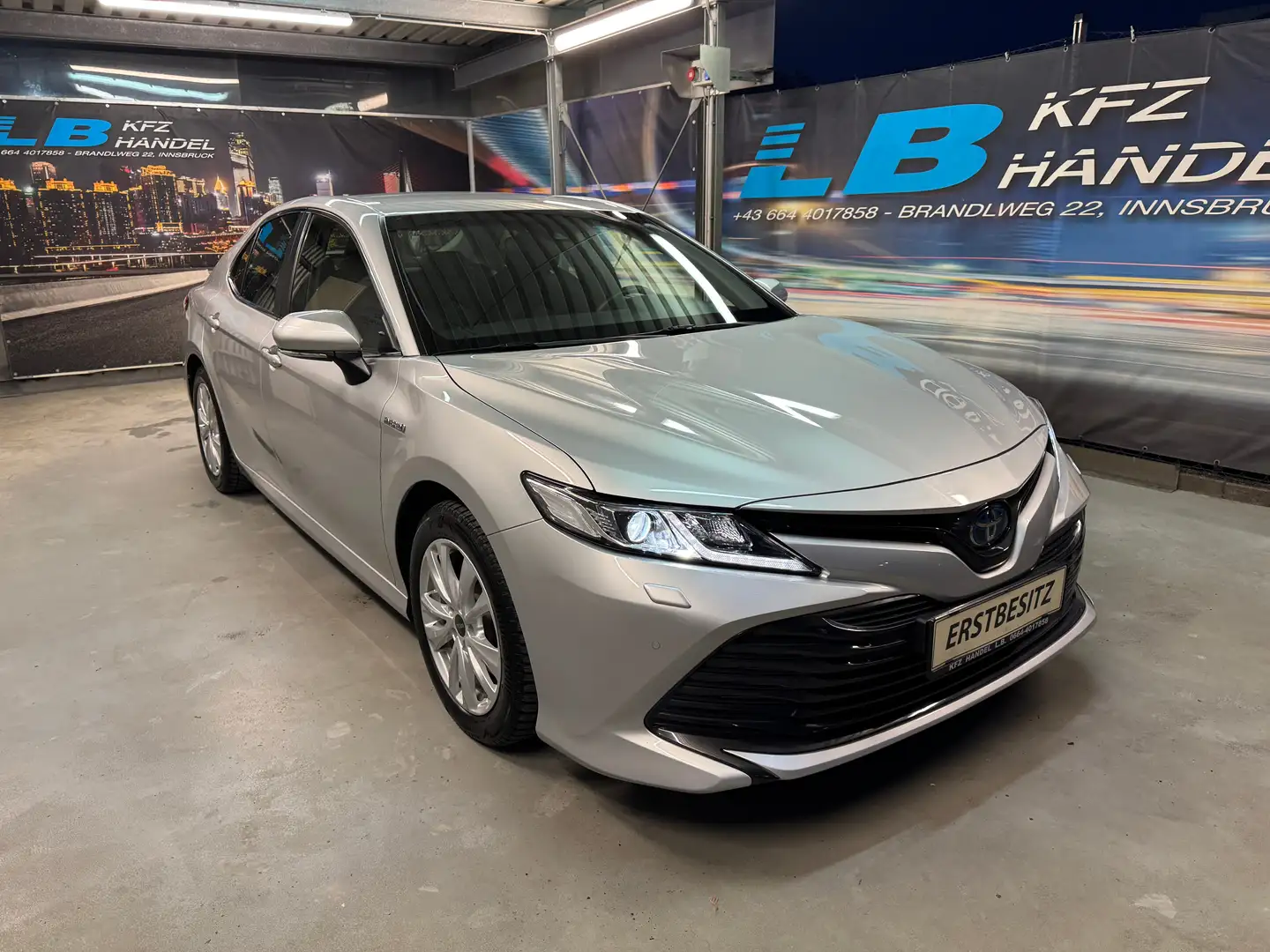 Toyota Camry 2,5 Hybrid Business Aut. Gris - 1
