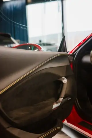 Ferrari 296 GTS 296 GTS *KARBON RACING SITZE L / 20" DIAMOND CUT / LIFTSYSTEM 4cm* Ansicht 8