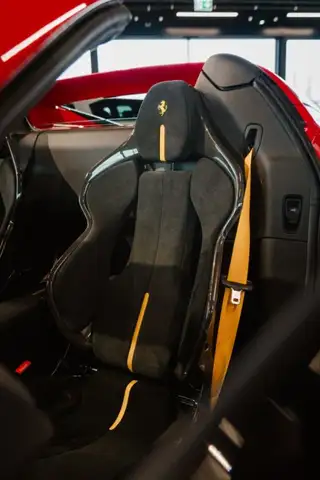 Ferrari 296 GTS 296 GTS *KARBON RACING SITZE L / 20" DIAMOND CUT / LIFTSYSTEM 4cm* Ansicht 9