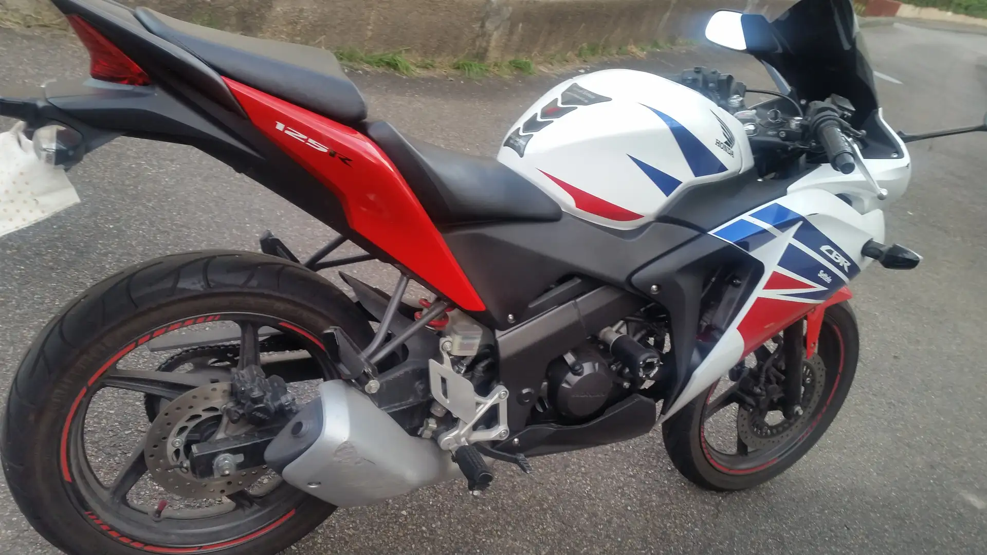 Honda CBR 125 CBR 125 R weiß Alb - 1
