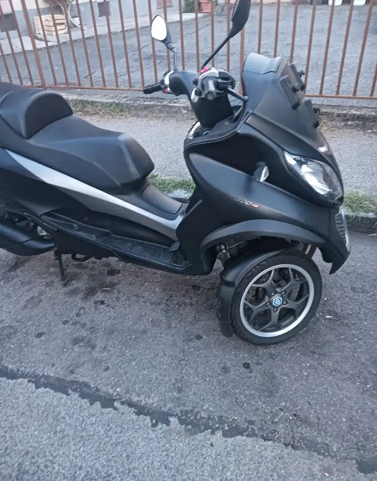 Piaggio MP3 300