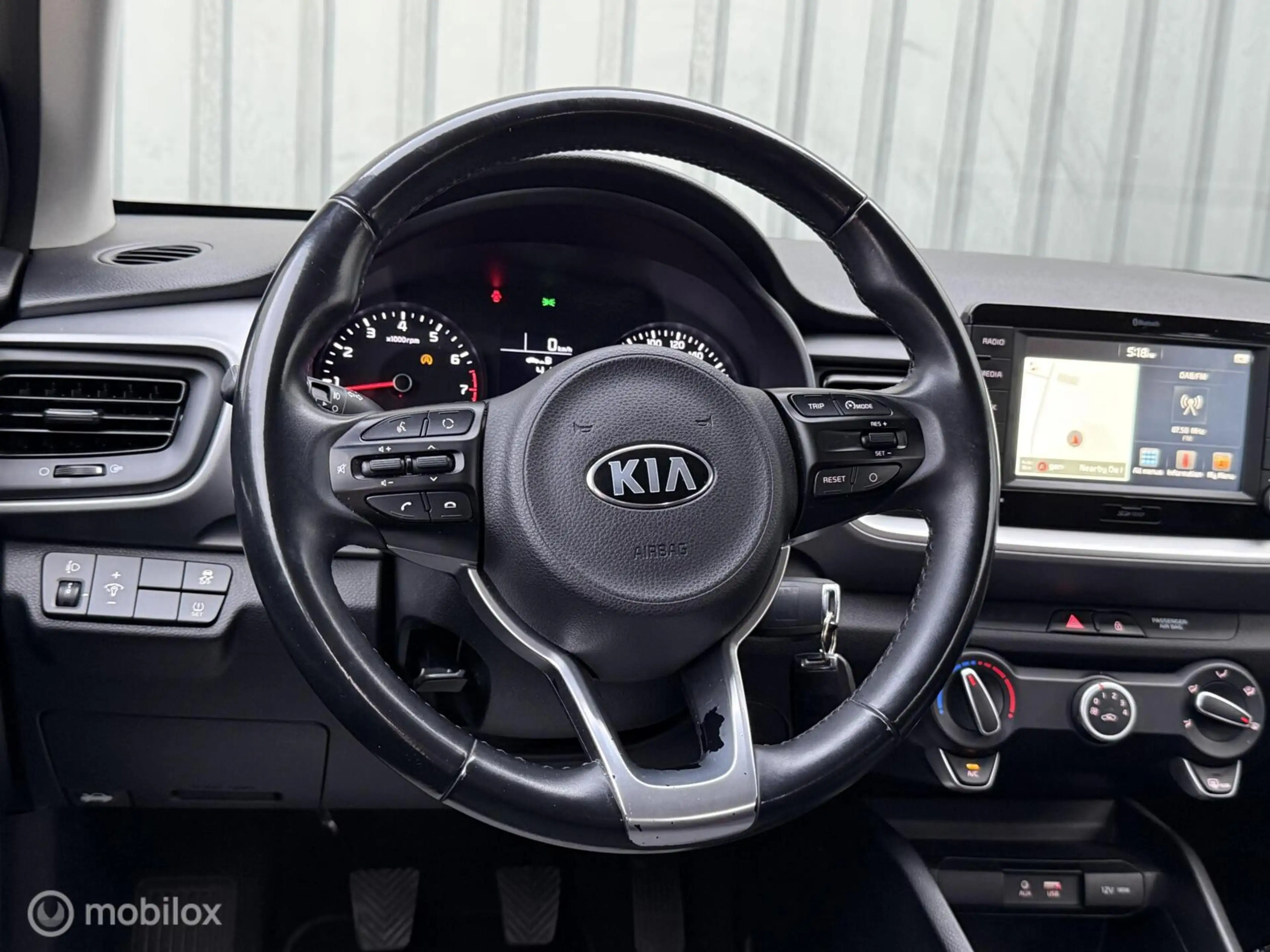 Kia Stonic 1.2 MPi CP-Line Navigator | CarPlay | Camera — photo 13