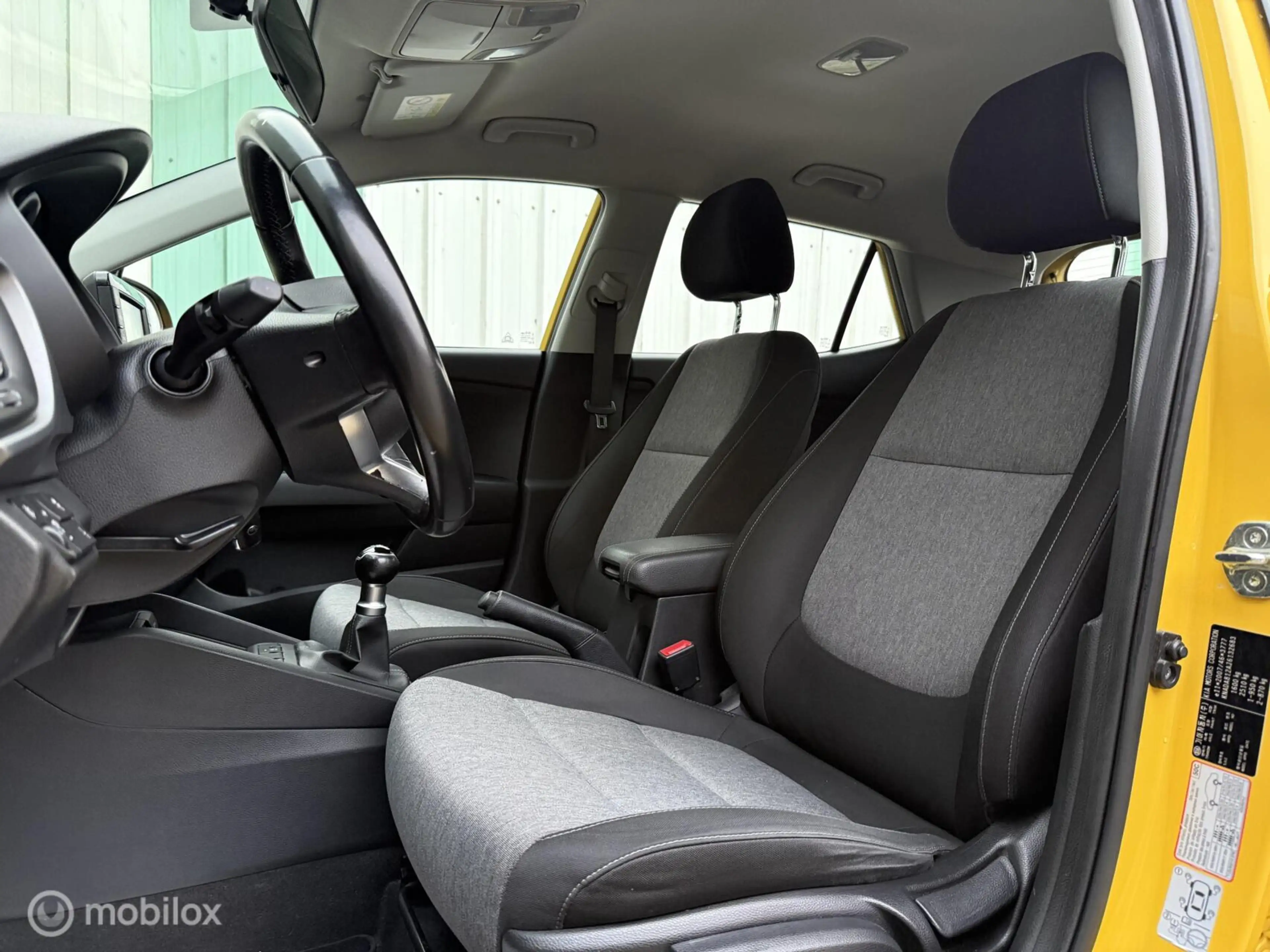 Kia Stonic 1.2 MPi CP-Line Navigator | CarPlay | Camera — photo 32
