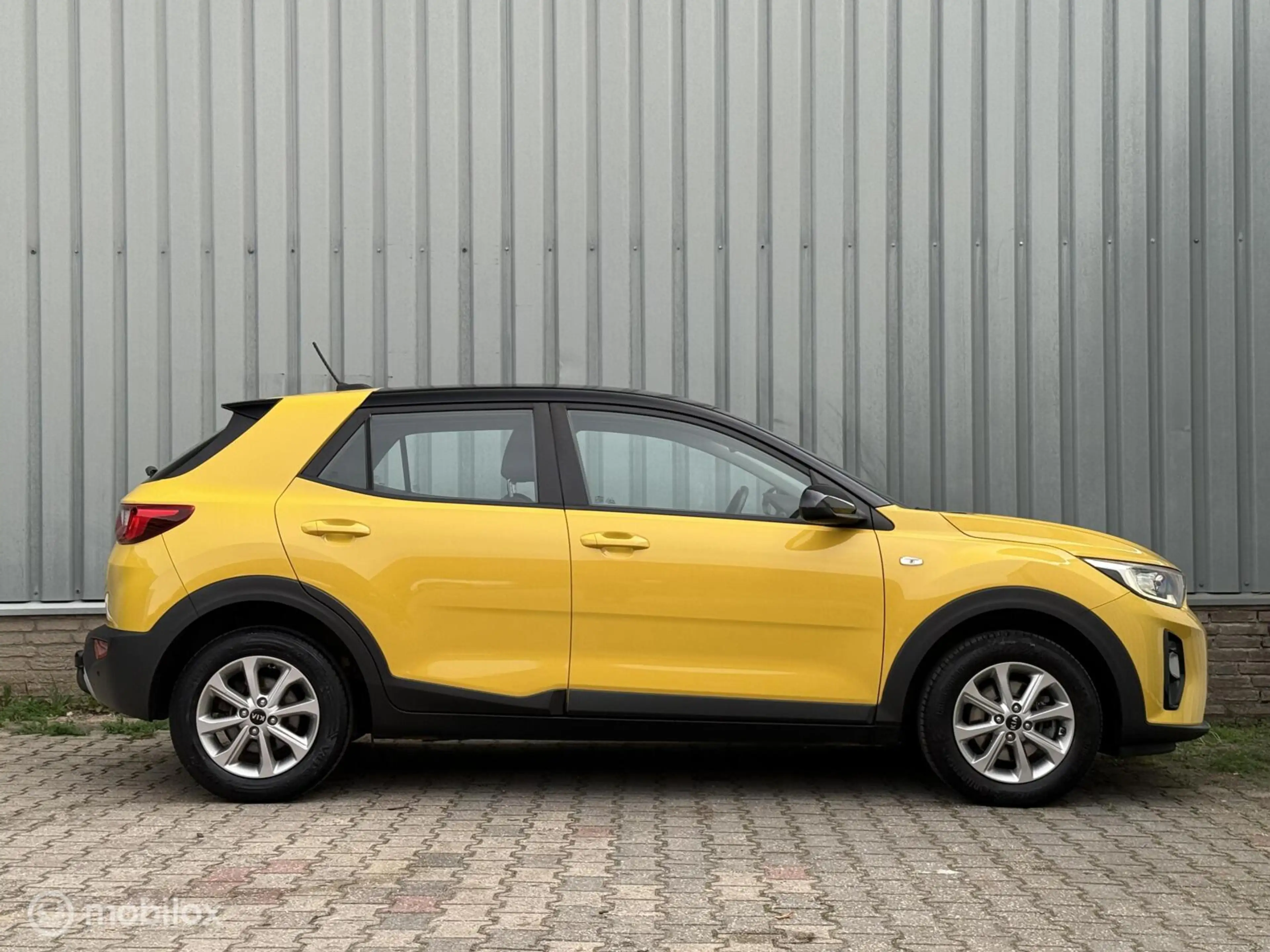 Kia Stonic 1.2 MPi CP-Line Navigator | CarPlay | Camera — photo 2