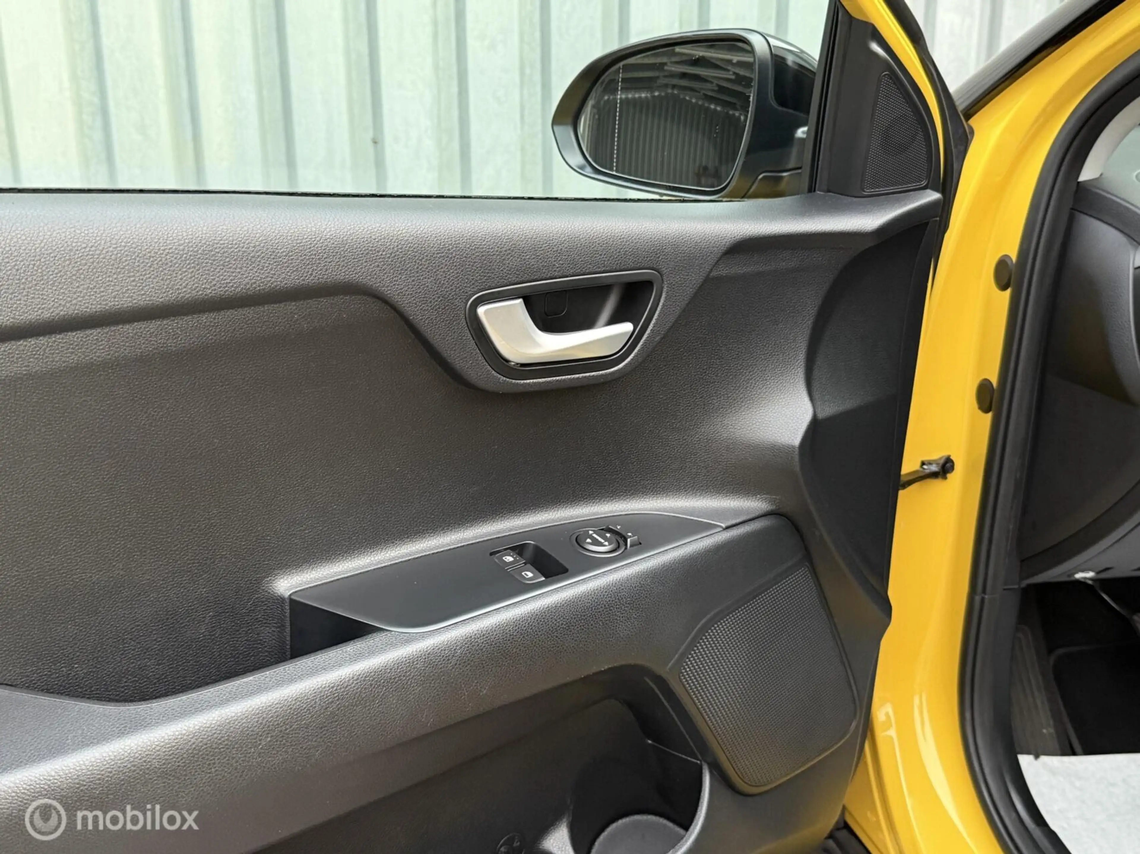 Kia Stonic 1.2 MPi CP-Line Navigator | CarPlay | Camera — photo 18