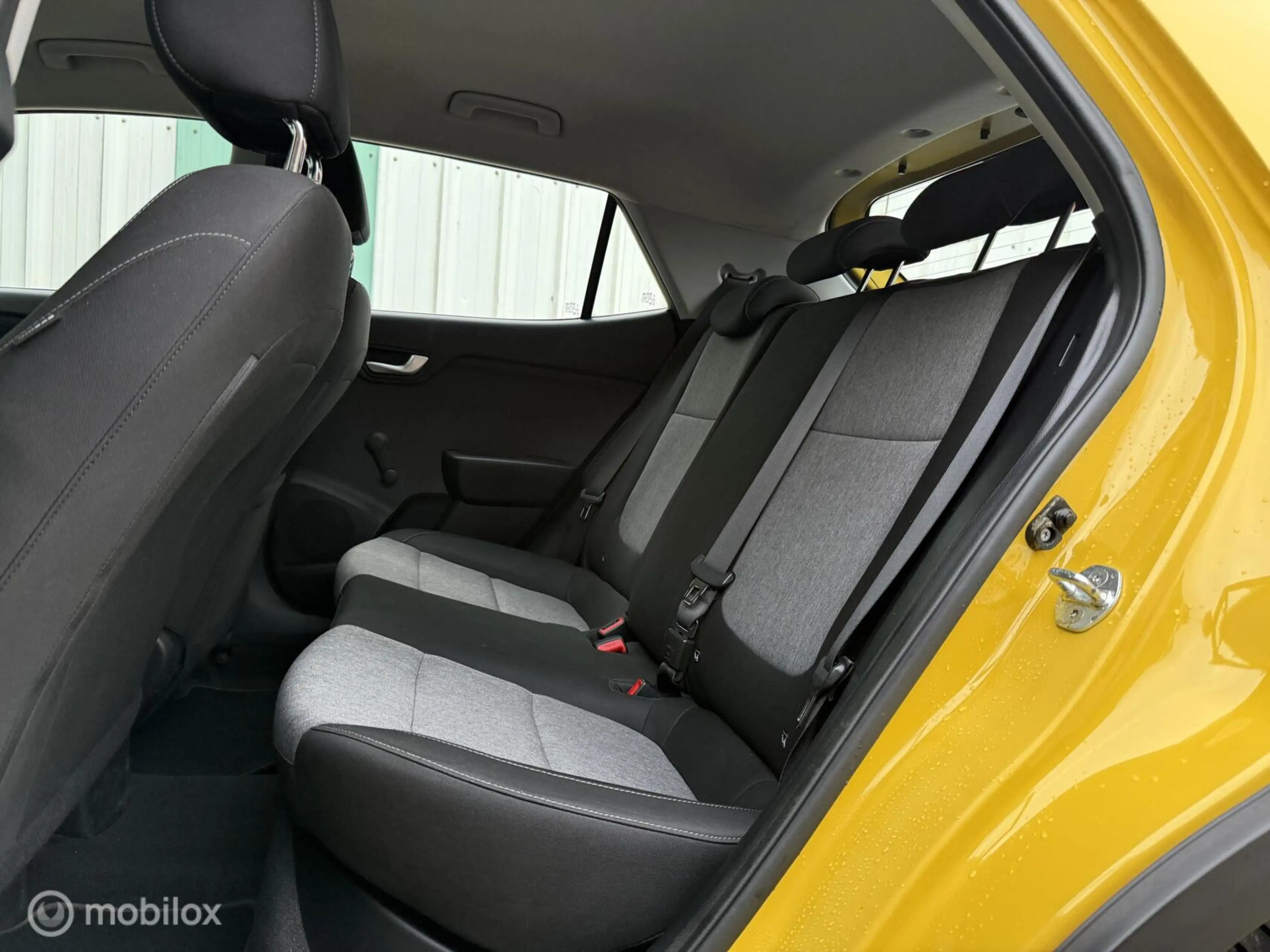 Kia Stonic 1.2 MPi CP-Line Navigator | CarPlay | Camera — photo 33