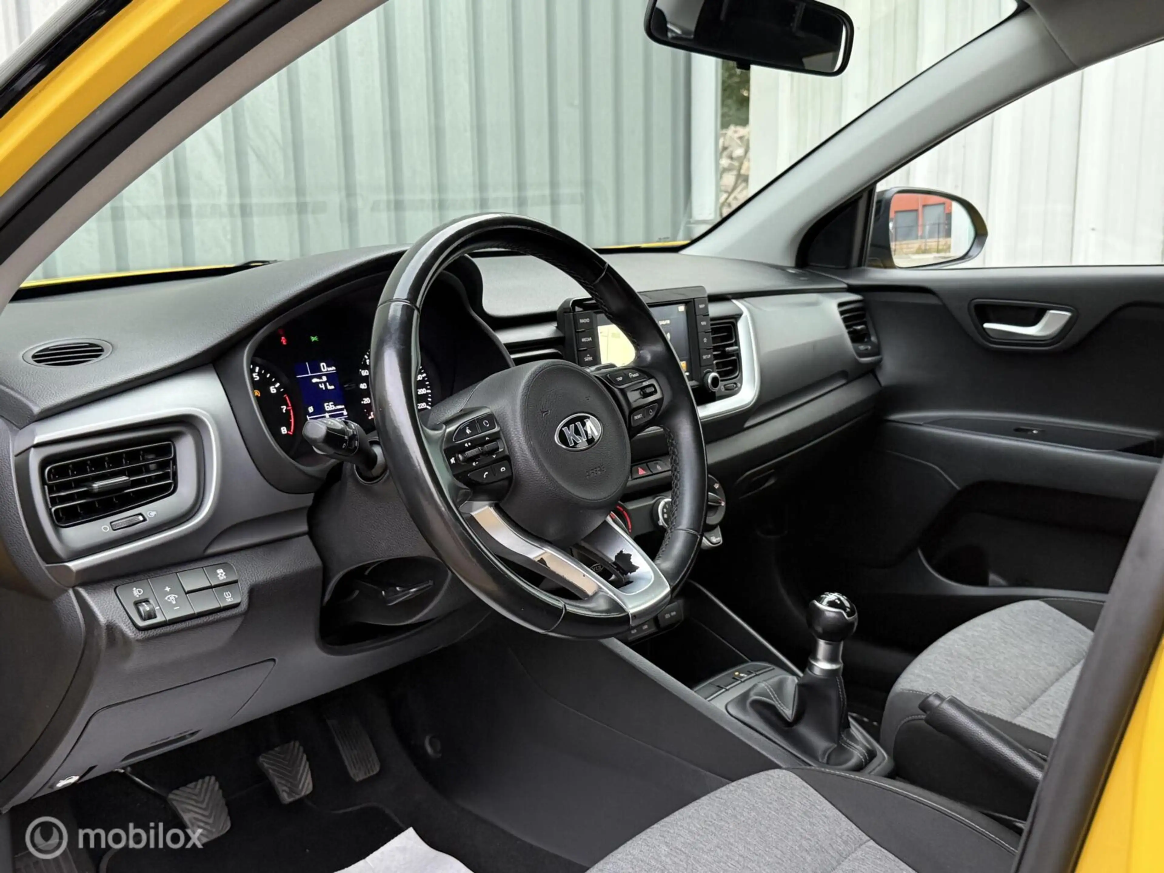 Kia Stonic 1.2 MPi CP-Line Navigator | CarPlay | Camera — photo 11