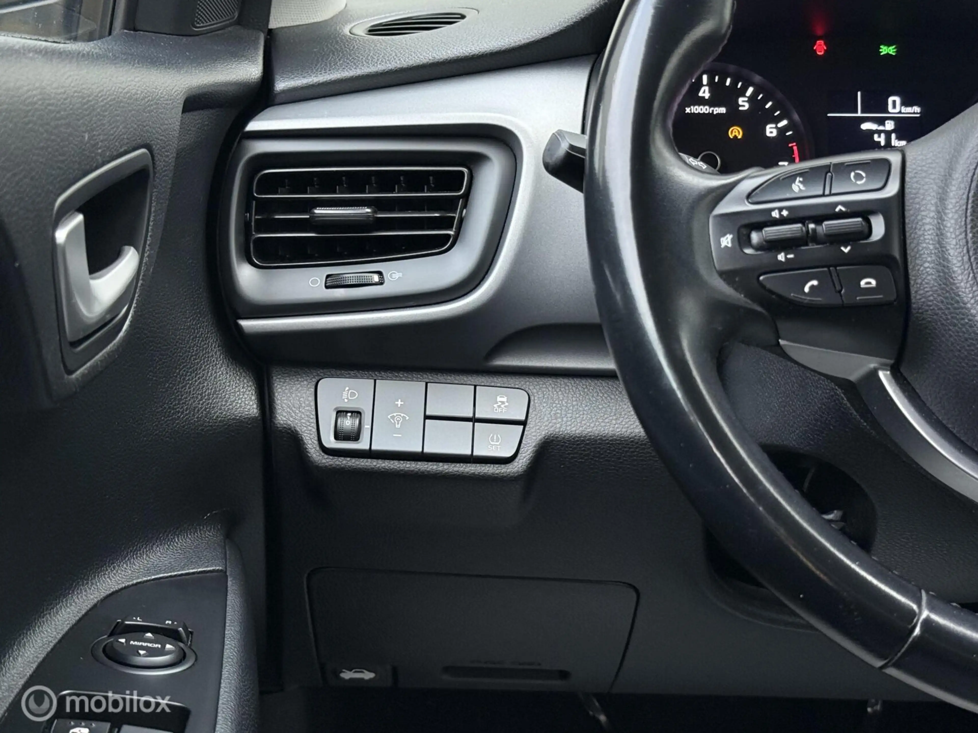 Kia Stonic 1.2 MPi CP-Line Navigator | CarPlay | Camera — photo 19