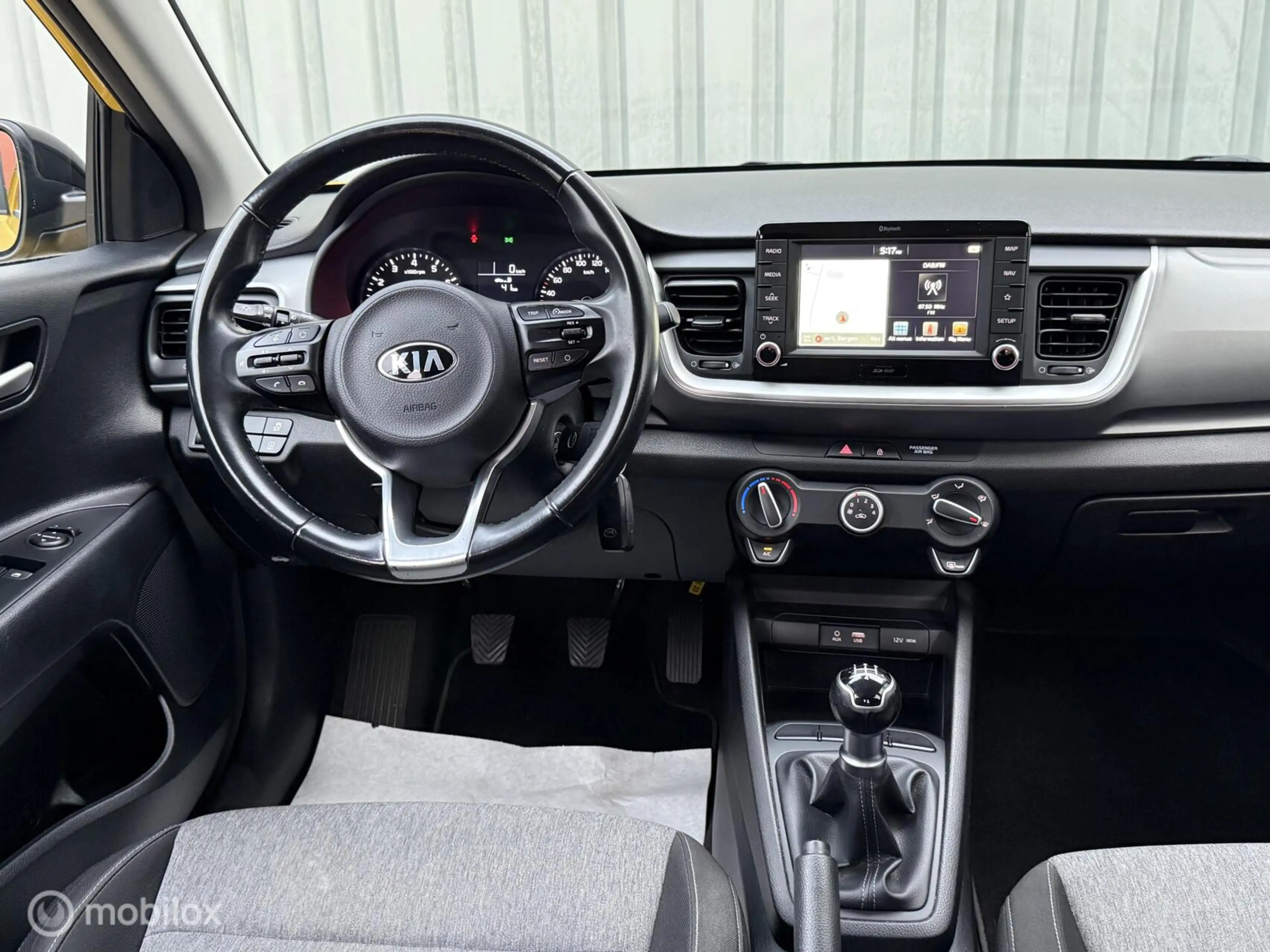 Kia Stonic 1.2 MPi CP-Line Navigator | CarPlay | Camera — photo 3