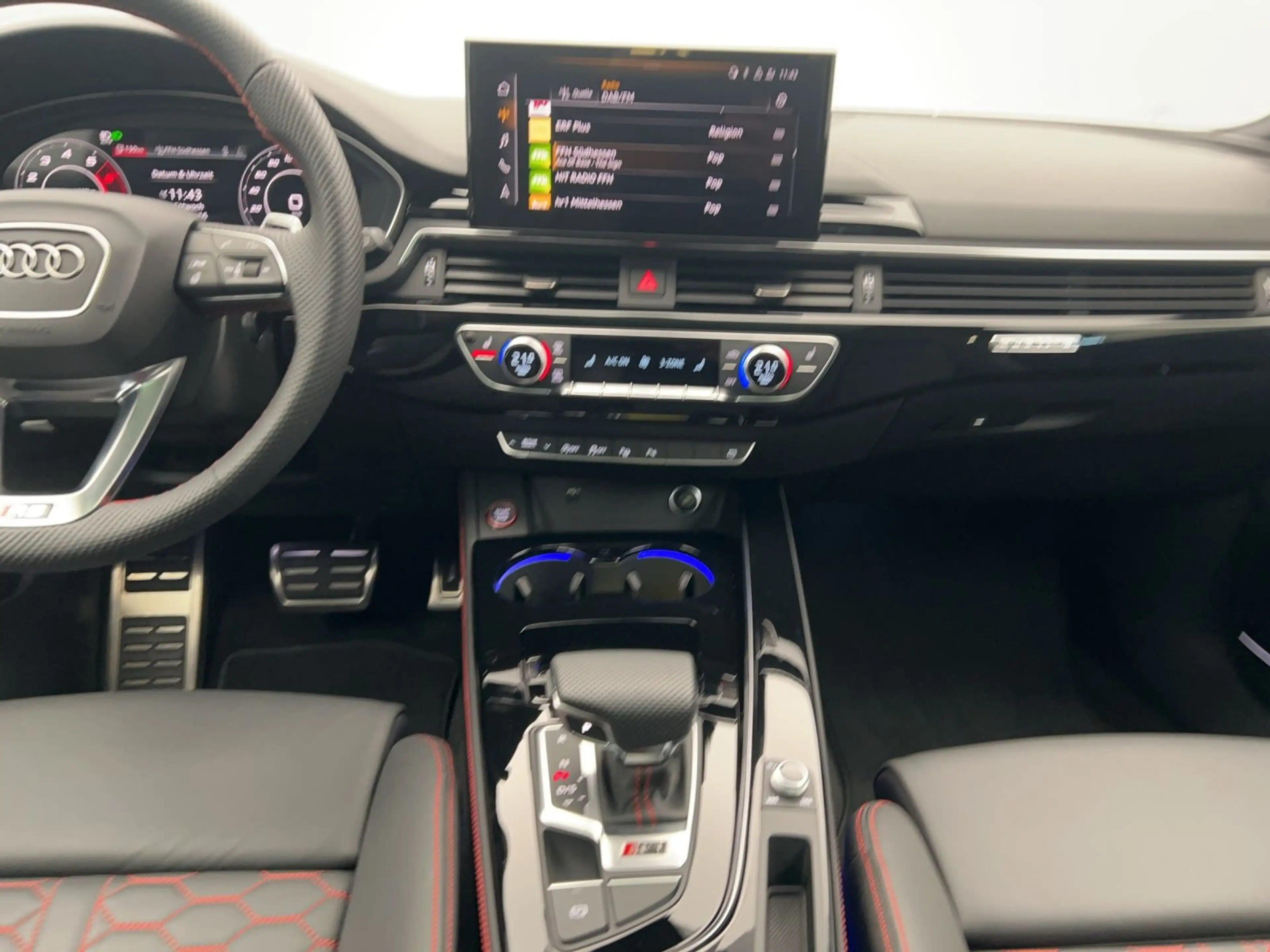 Audi RS4 *B&O*HUD*Pano*Matrix*Virtual*Navi+*Spo — photo 7
