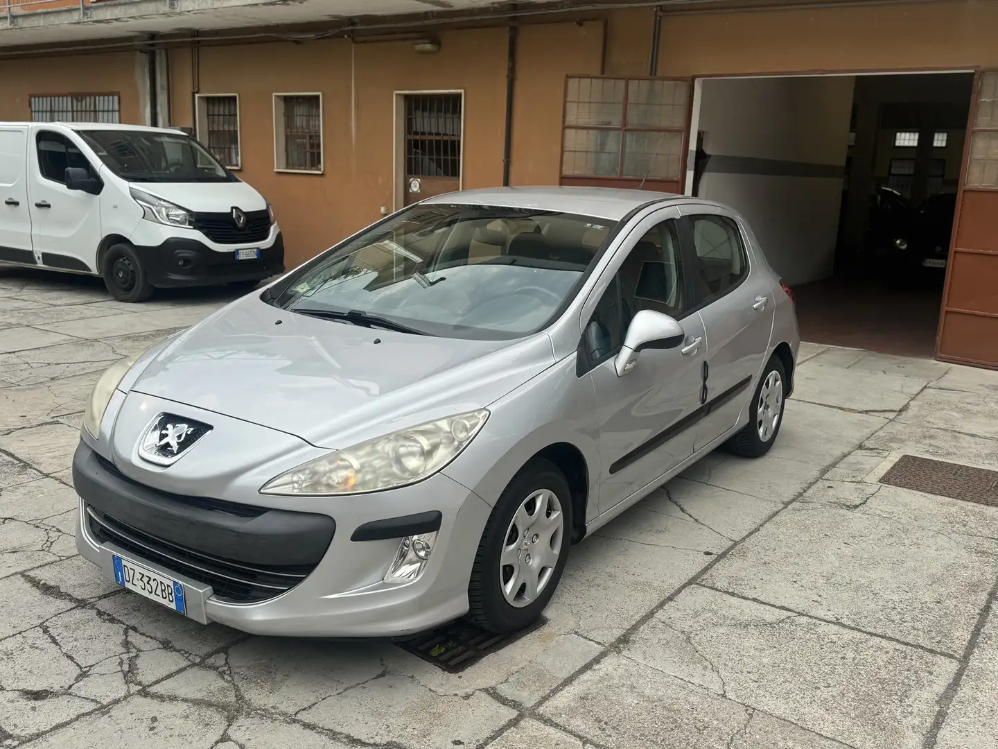 Peugeot 308 5p 1.6 hdi 16v Feline 110cv fap - 2