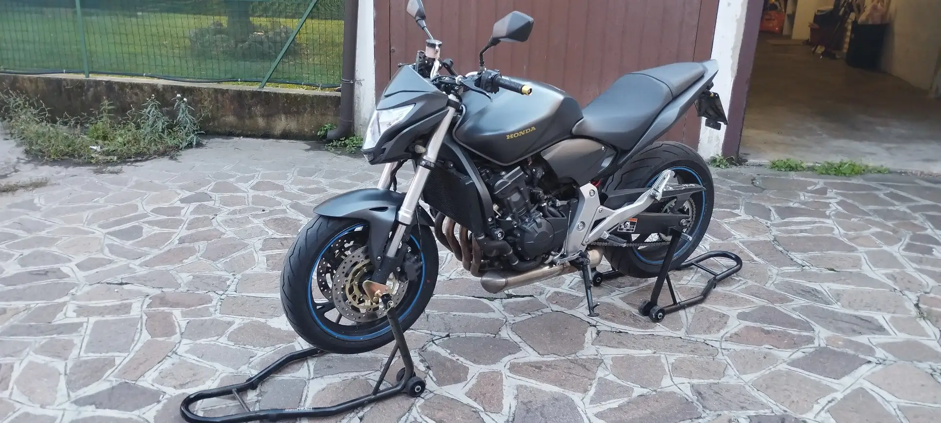 Honda Hornet Nero - 1