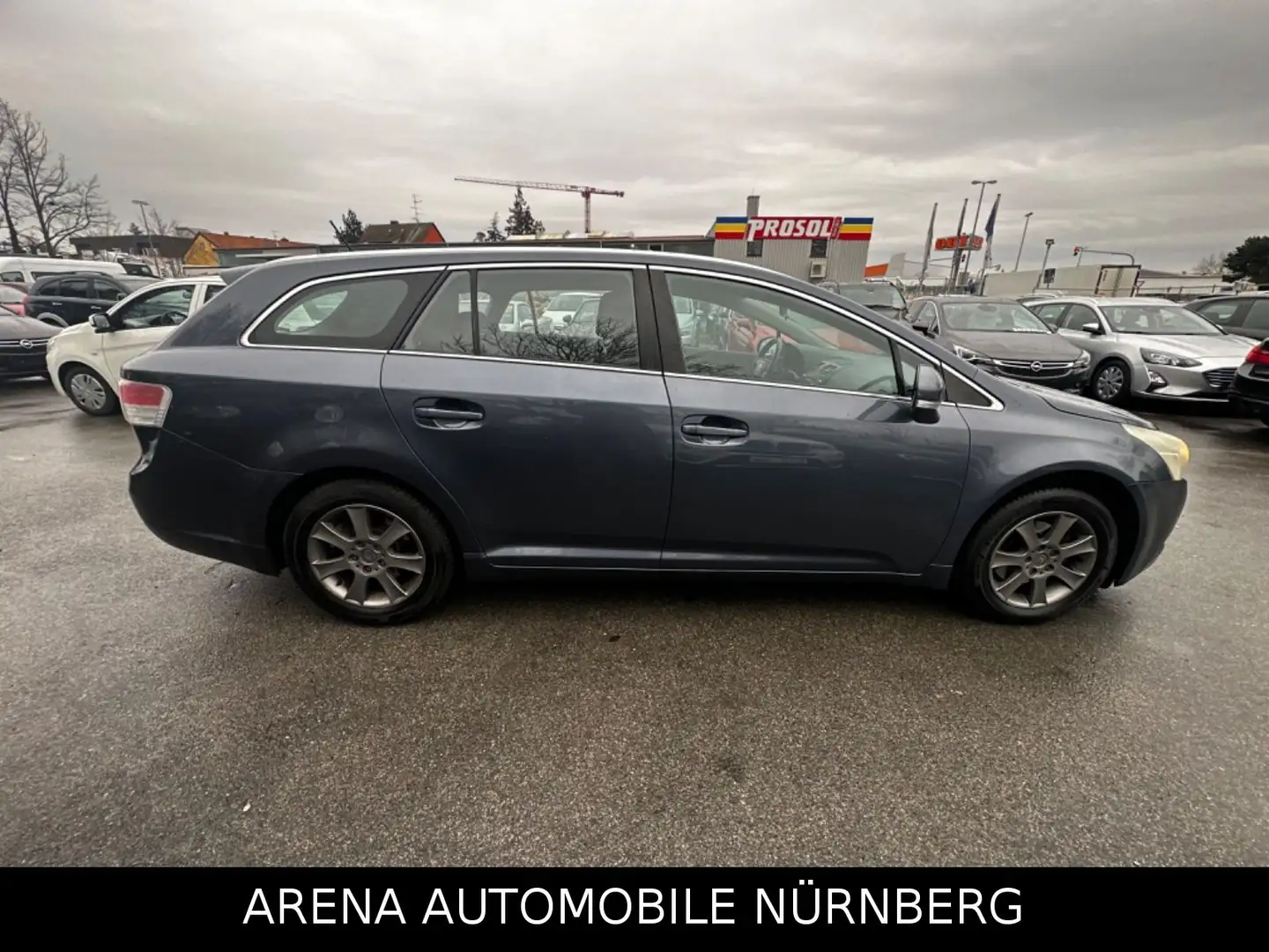 Toyota Avensis Kombi 2.0 D-4D Sol*Klima*Ahk*Alu*Euro5 Azul - 2