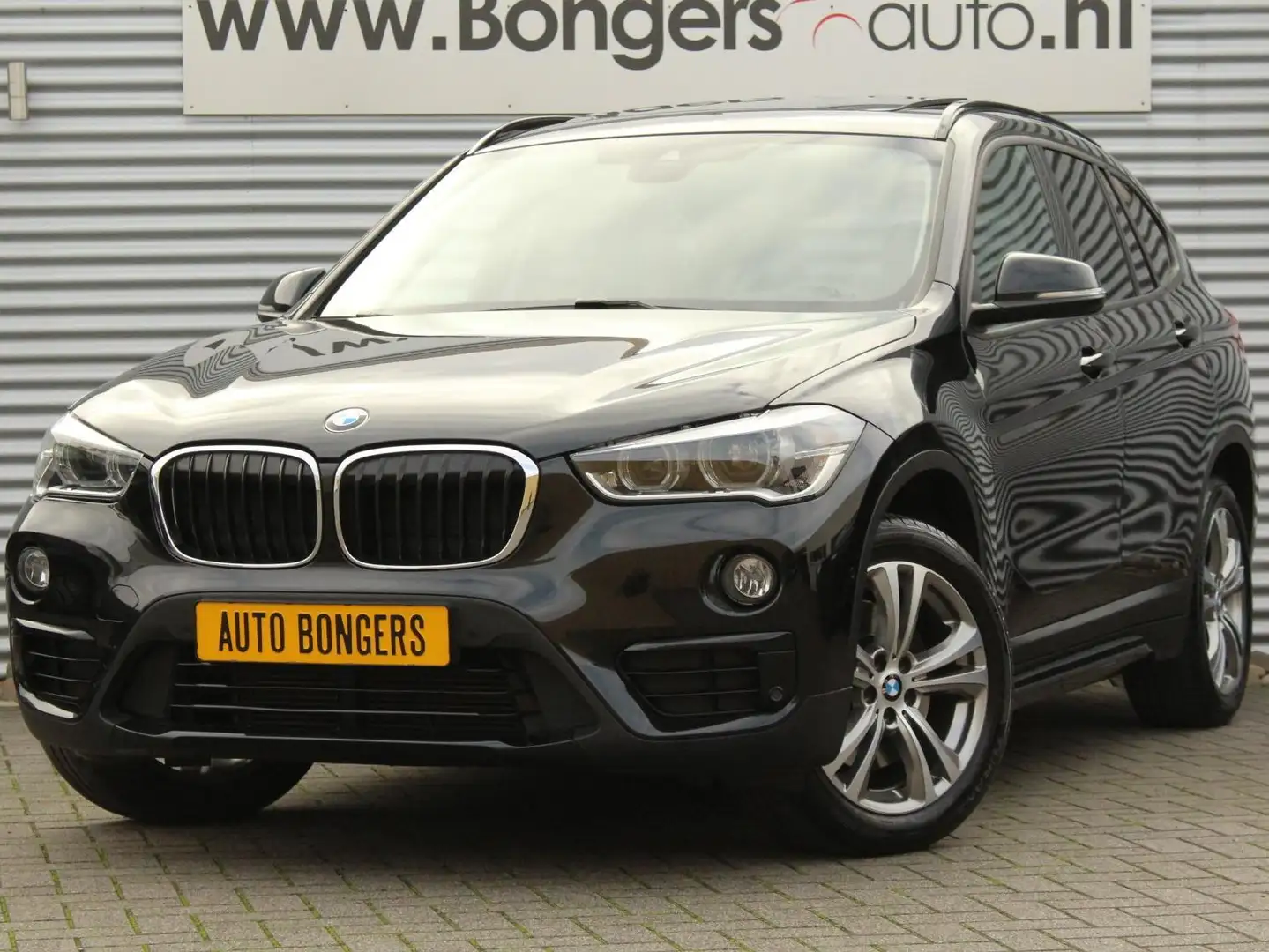 BMW X1 xDrive 20i Sport Line Automaat Noir - 1