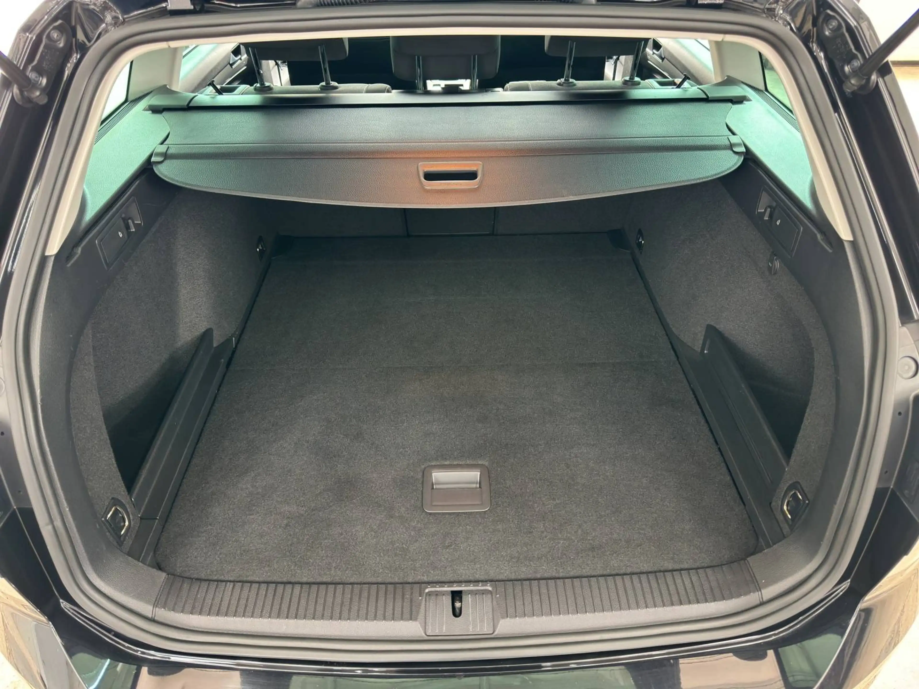Volkswagen Passat Variant Business, Matrix, Pano, Massage, ACC,... — photo 13