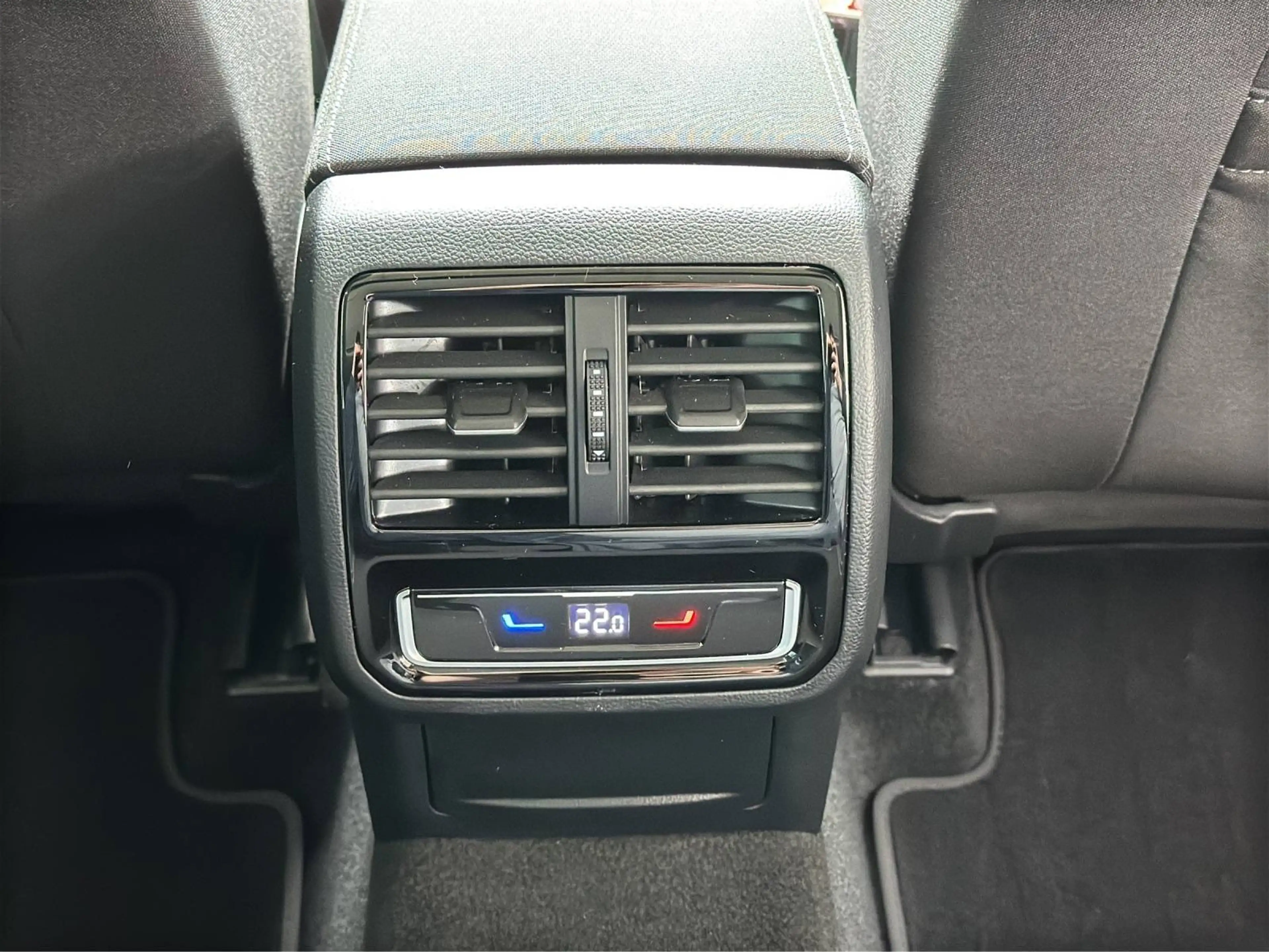 Volkswagen Passat Variant Business, Matrix, Pano, Massage, ACC,... — photo 12