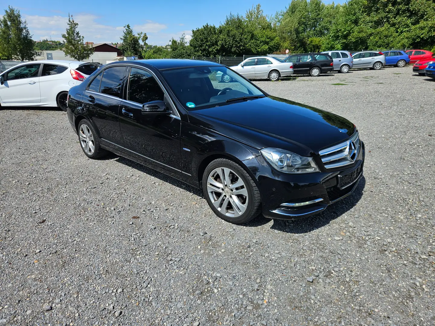 Mercedes-Benz C 220 CDI DPF (BlueEFFICIENCY) Avantgarde crna - 2