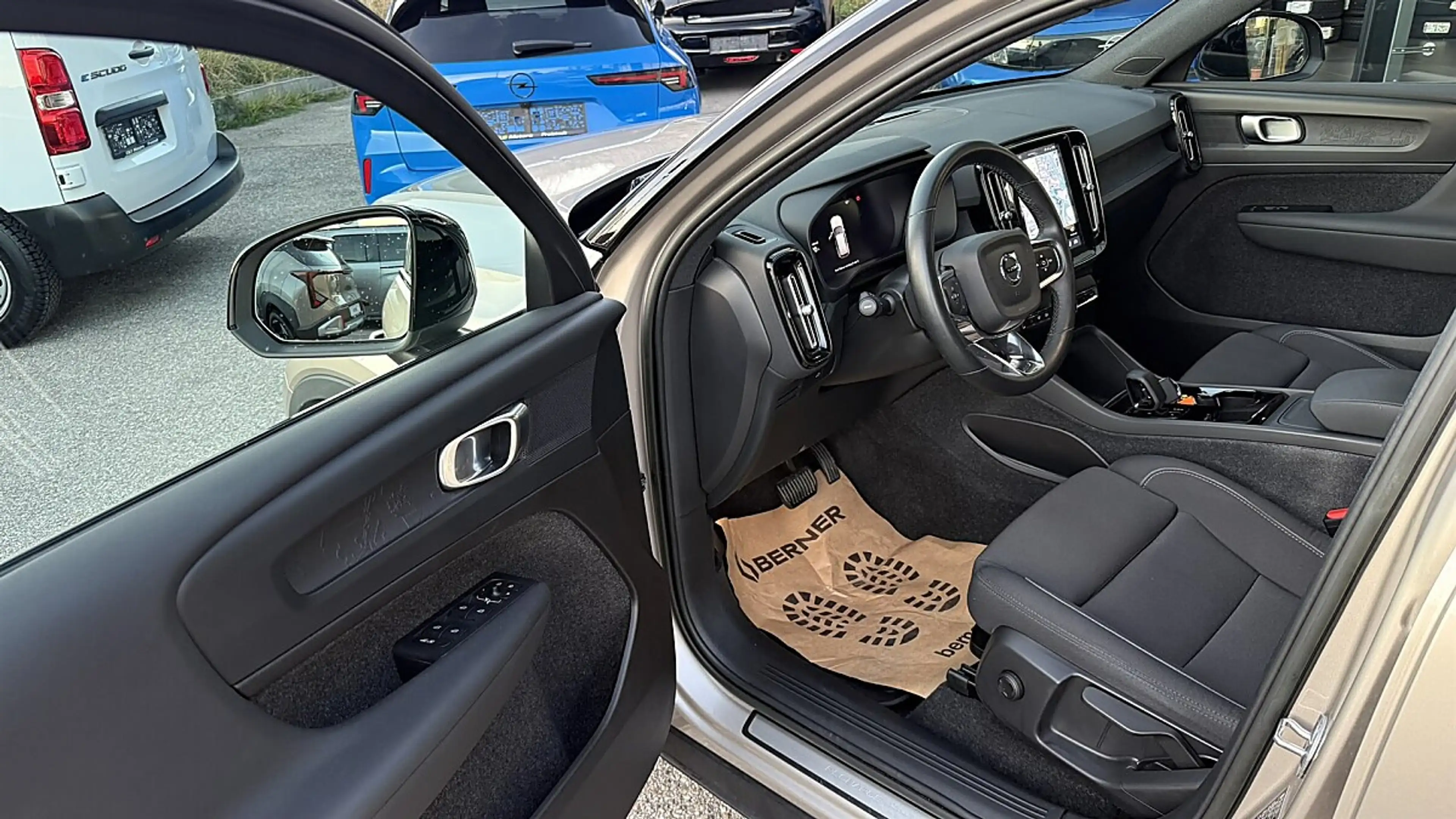 Volvo XC40 P8 Pure Electric 2WD Plus Recharge — photo 9