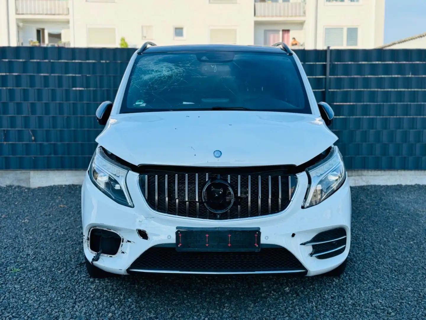 Mercedes-Benz V 220 V250d AMG LINE extra LANG BURMESTER+MEMORY+PANO Weiß - 2