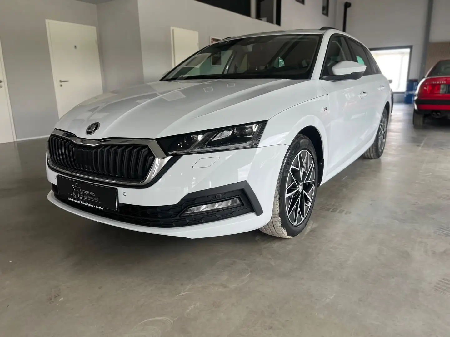 Skoda Octavia Combi 2.0 TDI Clever Matrix/StandHZ/ACC Blanc - 1