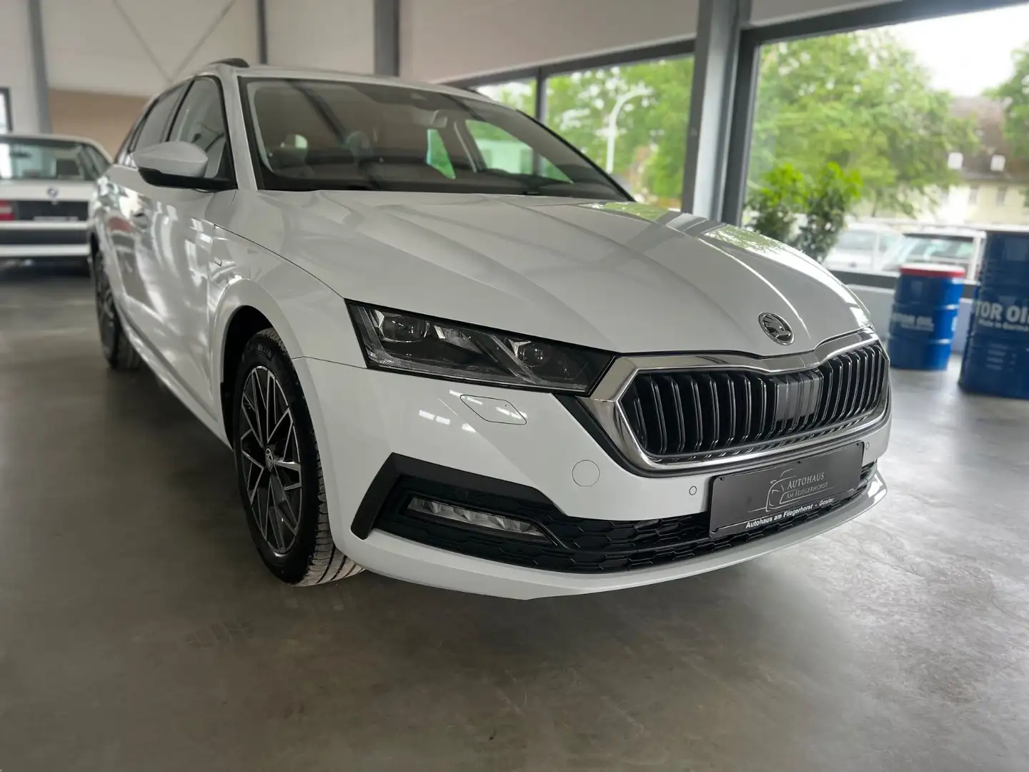 Skoda Octavia Combi 2.0 TDI Clever Matrix/StandHZ/ACC Blanc - 2