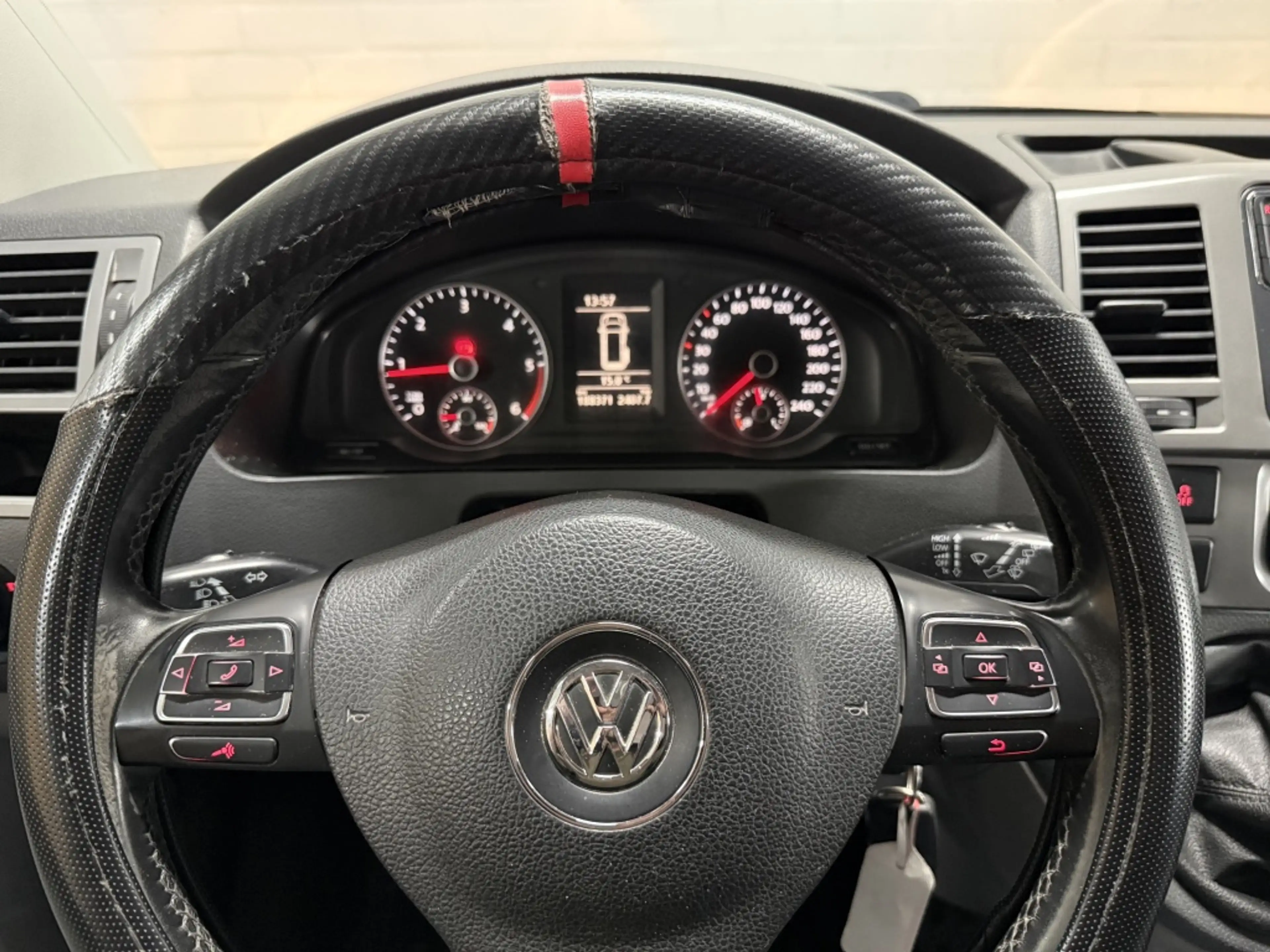 Volkswagen Transporter 2.0 TDI L2H1 65 Edition! Carplay/PDC/Trekhaak/Airc — photo 15