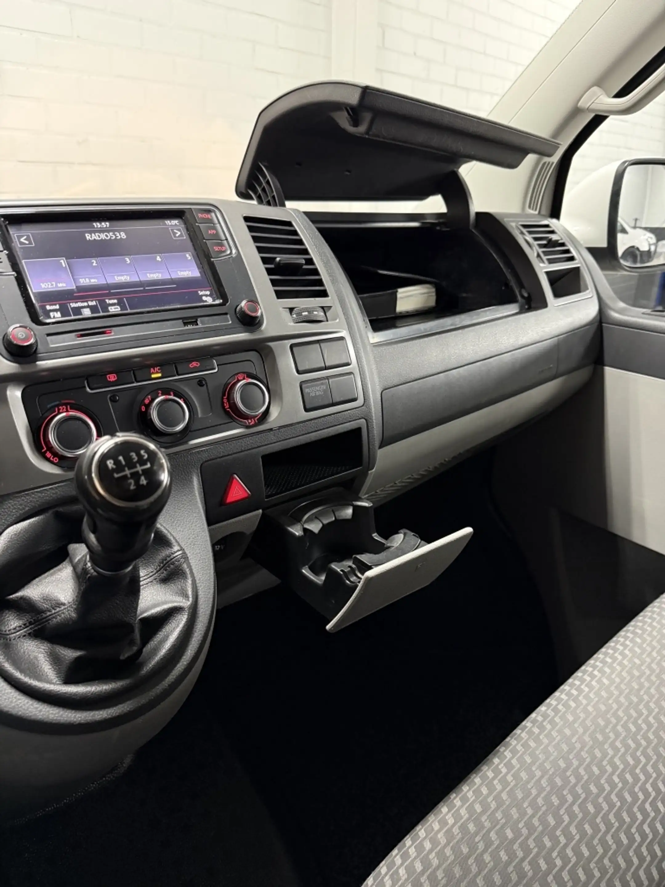 Volkswagen Transporter 2.0 TDI L2H1 65 Edition! Carplay/PDC/Trekhaak/Airc — photo 14