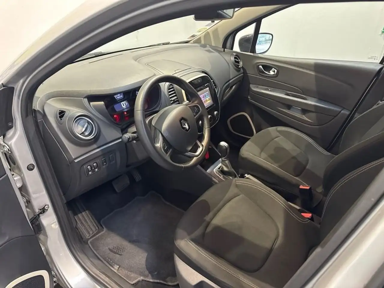 Renault Captur — photo 6