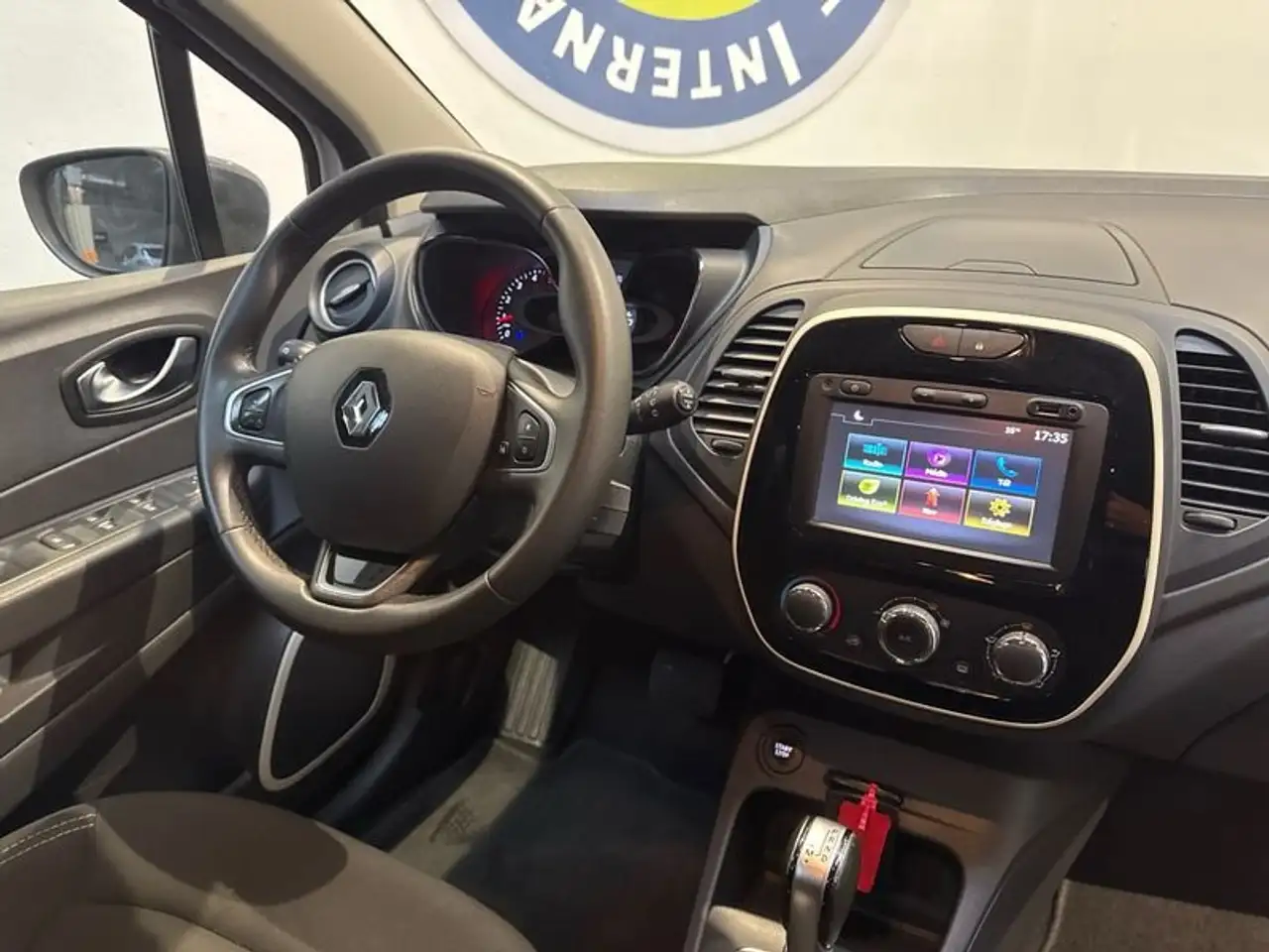 Renault Captur — photo 14
