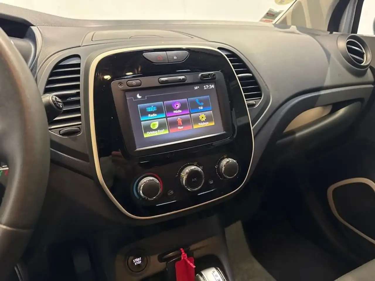 Renault Captur — photo 7
