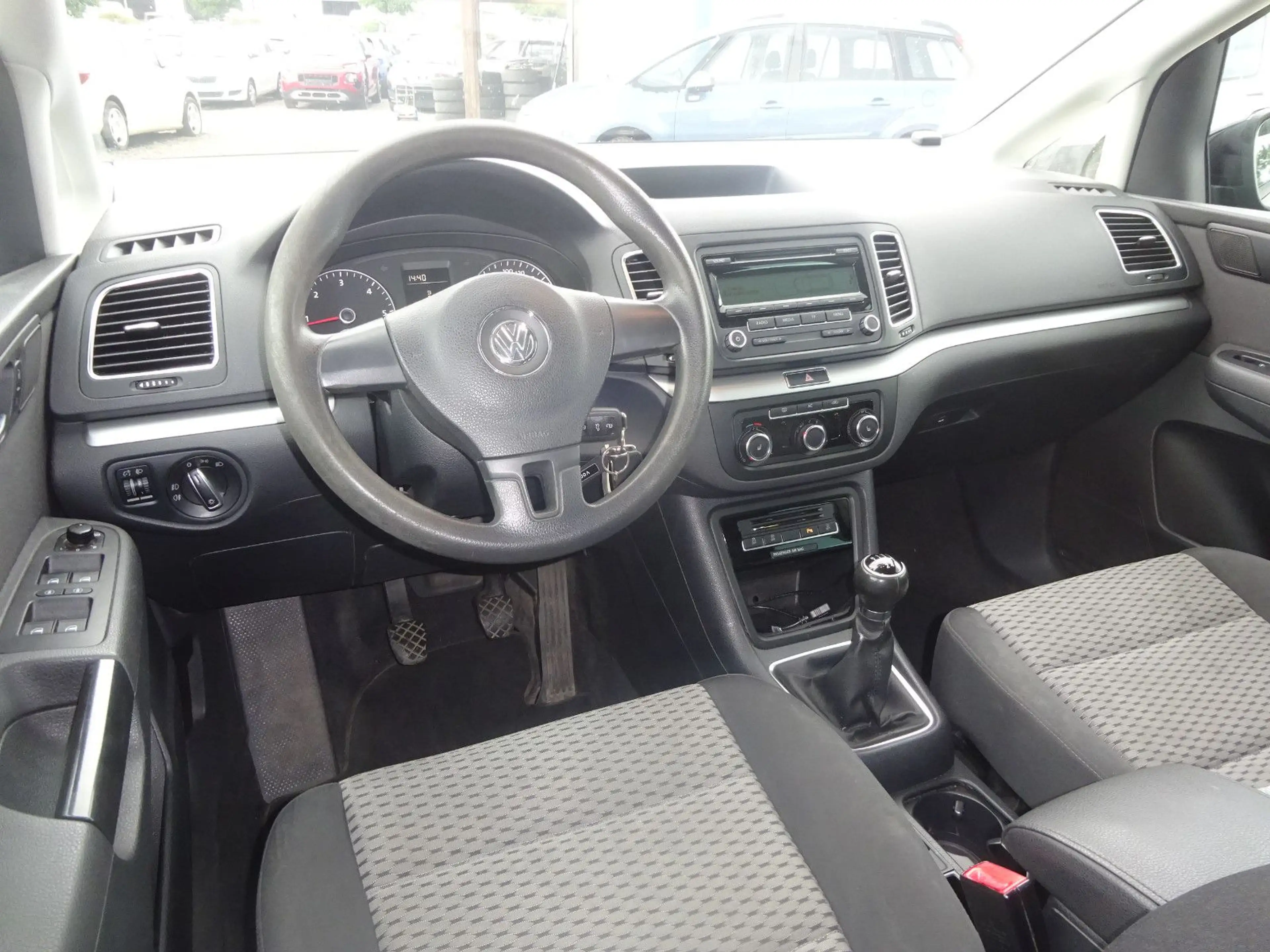 Volkswagen Sharan 2.0 TDI BlueMotion Technology Trendline — photo 9