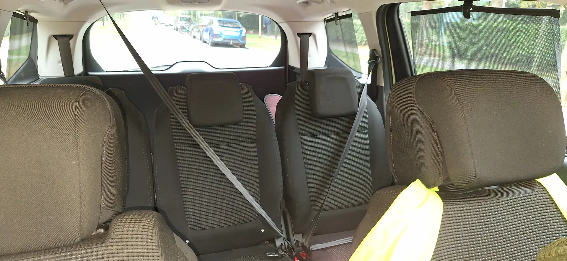 Peugeot 5008 5008 1.6 e-HDi Premium Pack STT FAP BMP Grijs - 1