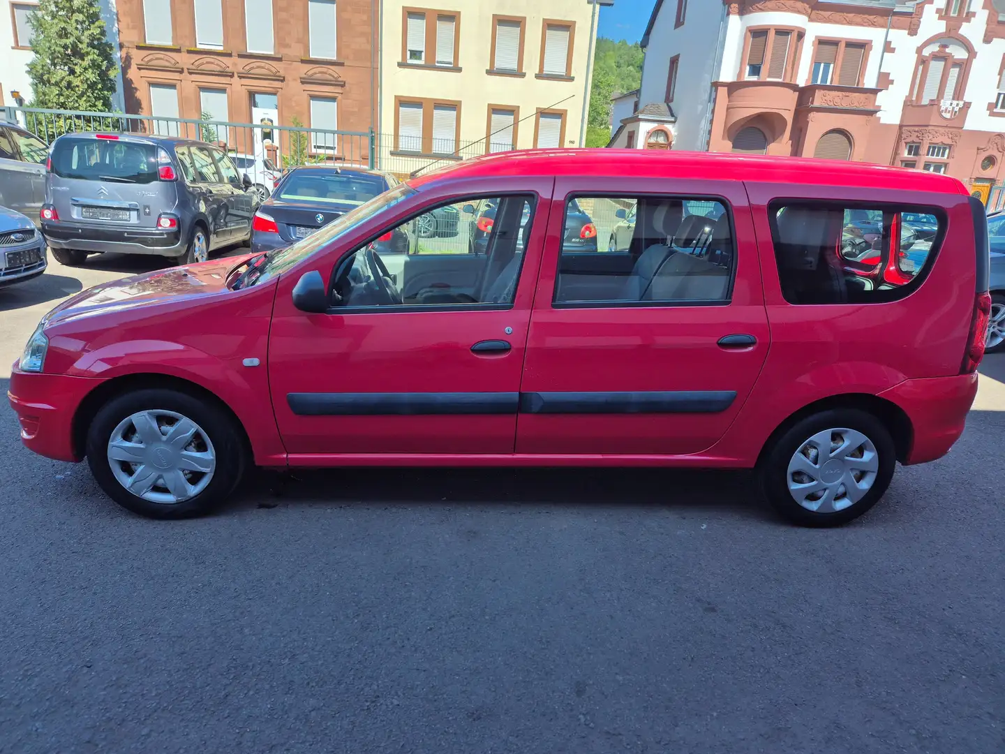 Dacia Logan Ambiance " 1 Hand, TÜV / AU neu " Red - 1