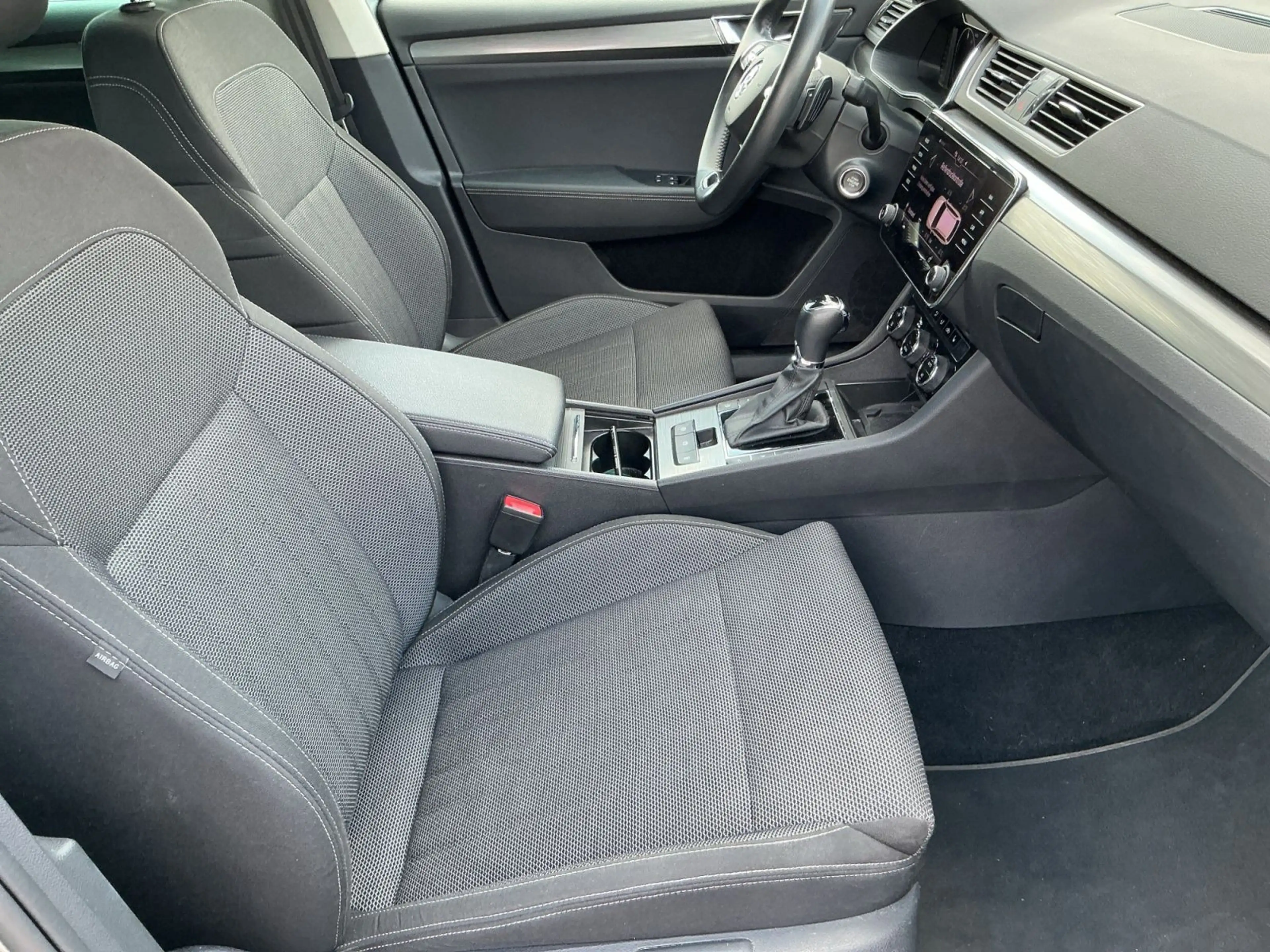 Skoda Superb Combi iV STYLE BEAM+NAVI+APP+ACC+SHZ+AHK — photo 13