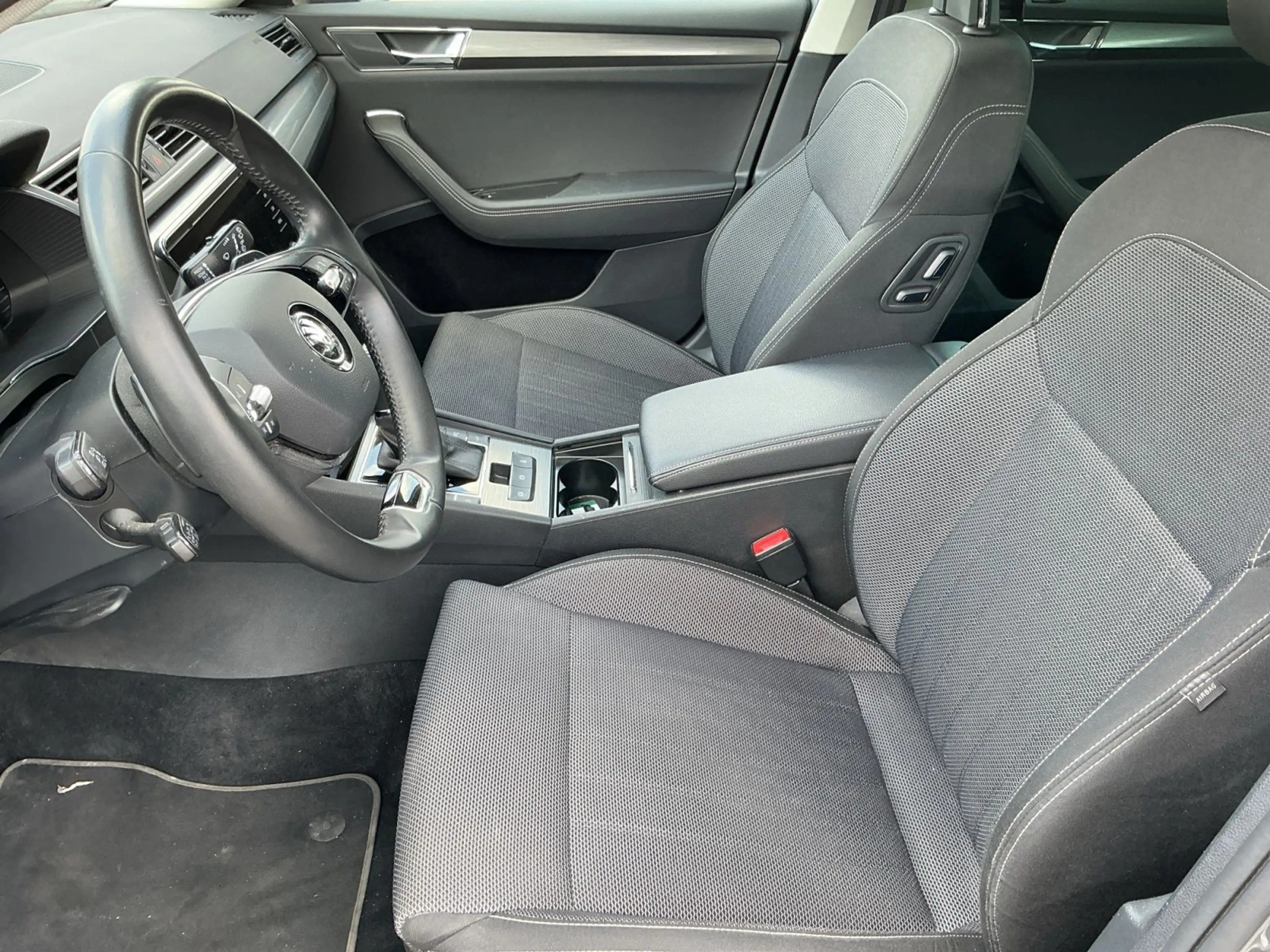 Skoda Superb Combi iV STYLE BEAM+NAVI+APP+ACC+SHZ+AHK — photo 12